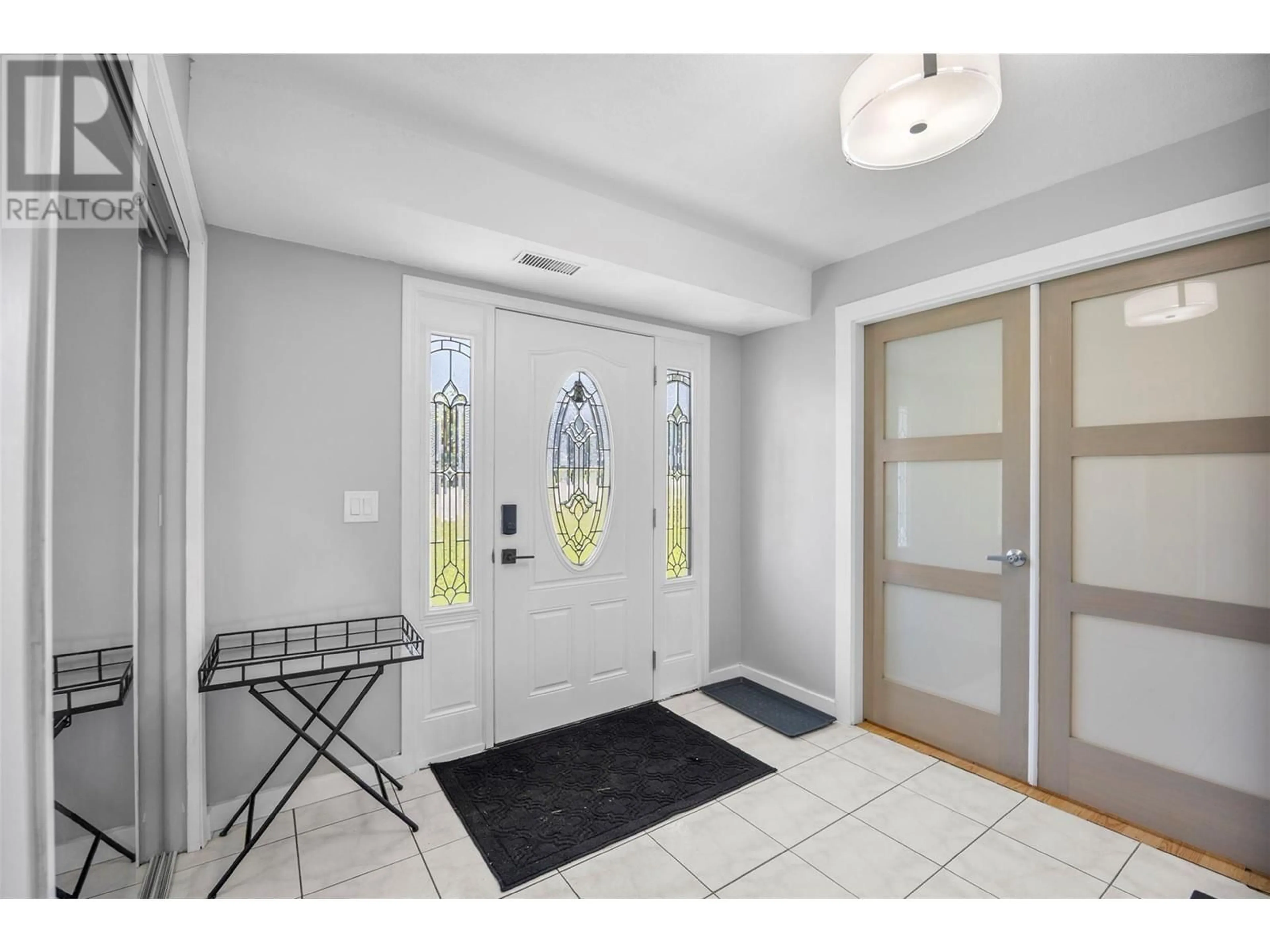 Indoor entryway for 2064 VAN HORNE DRIVE, Kamloops British Columbia V1S1G3