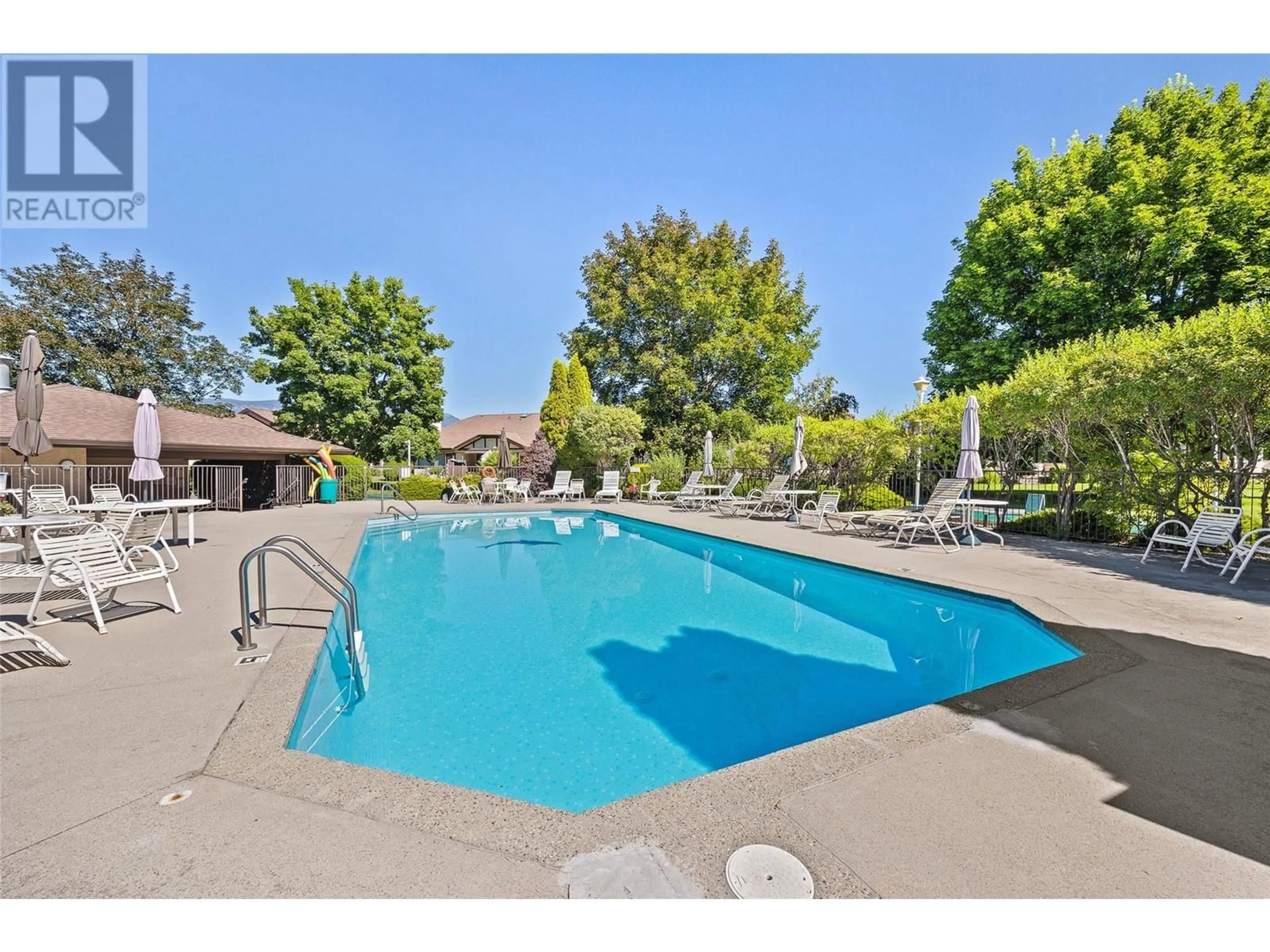 Pool for 82 - 2200 GORDON DRIVE, Kelowna British Columbia V1Y8T7
