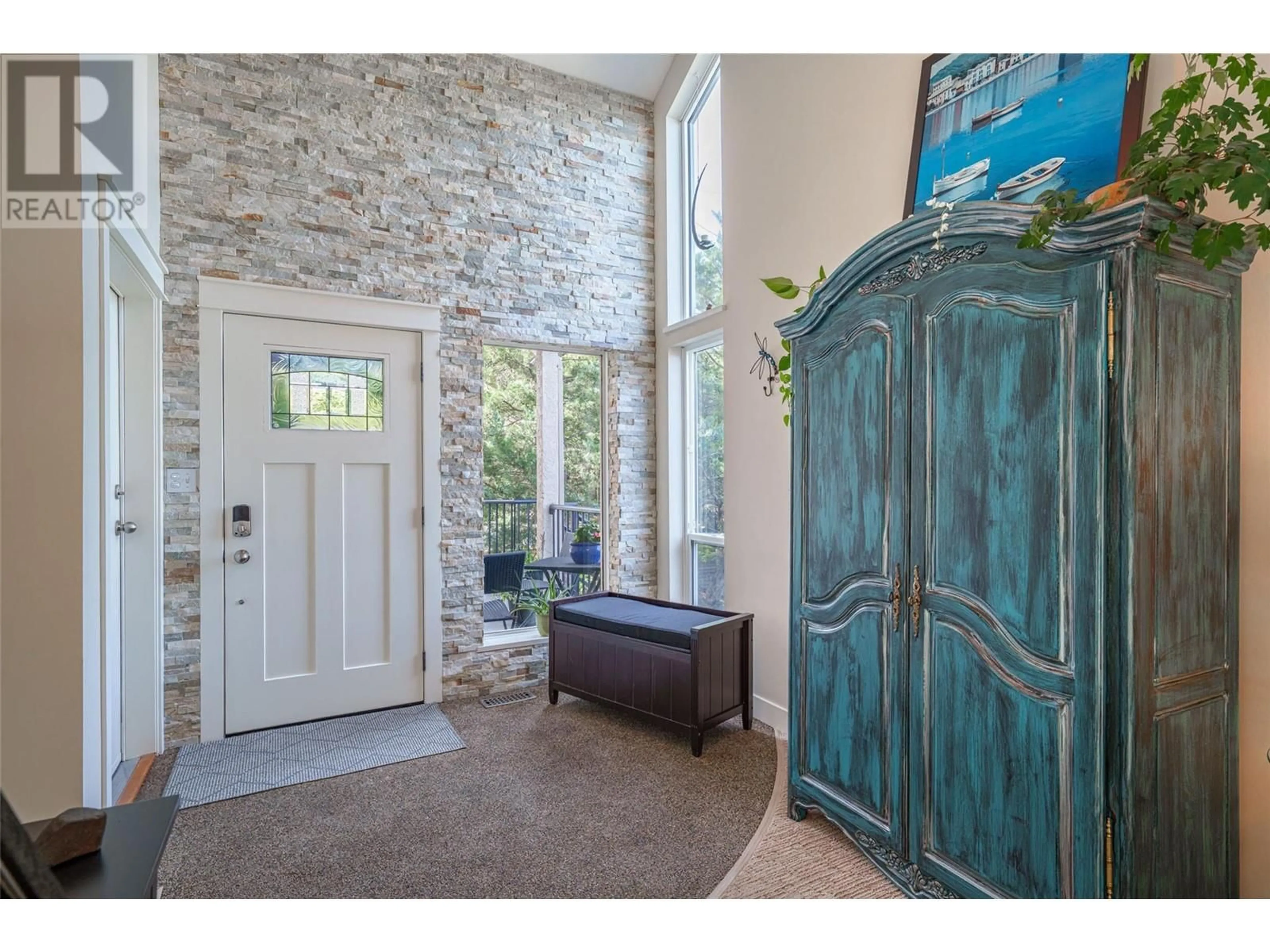Indoor entryway for 8617 FITZMAURICE DRIVE, Coldstream British Columbia V1B1X4