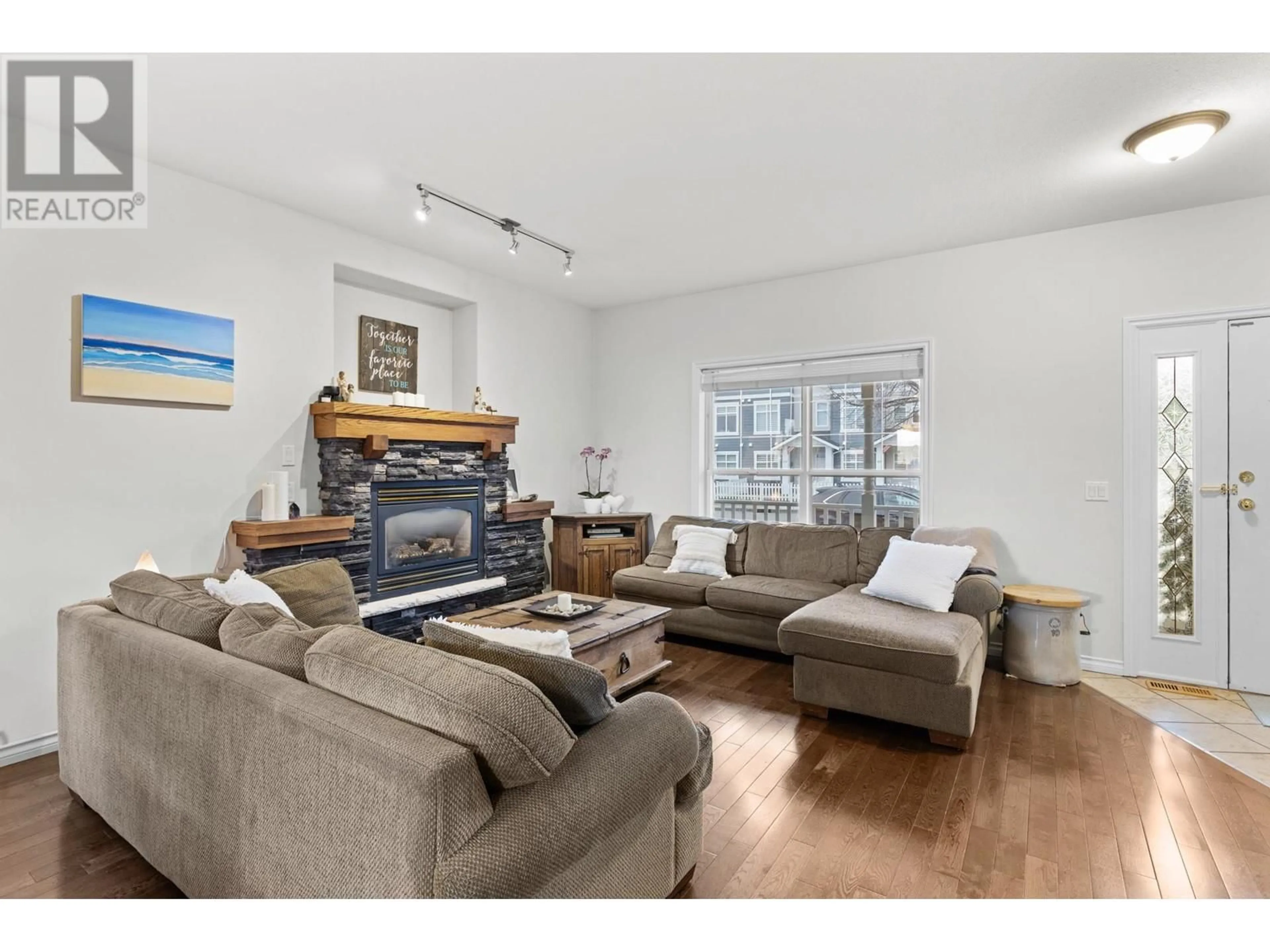 Living room with furniture, wood/laminate floor for 396 MCCARREN AVENUE, Kelowna British Columbia V1W4W3