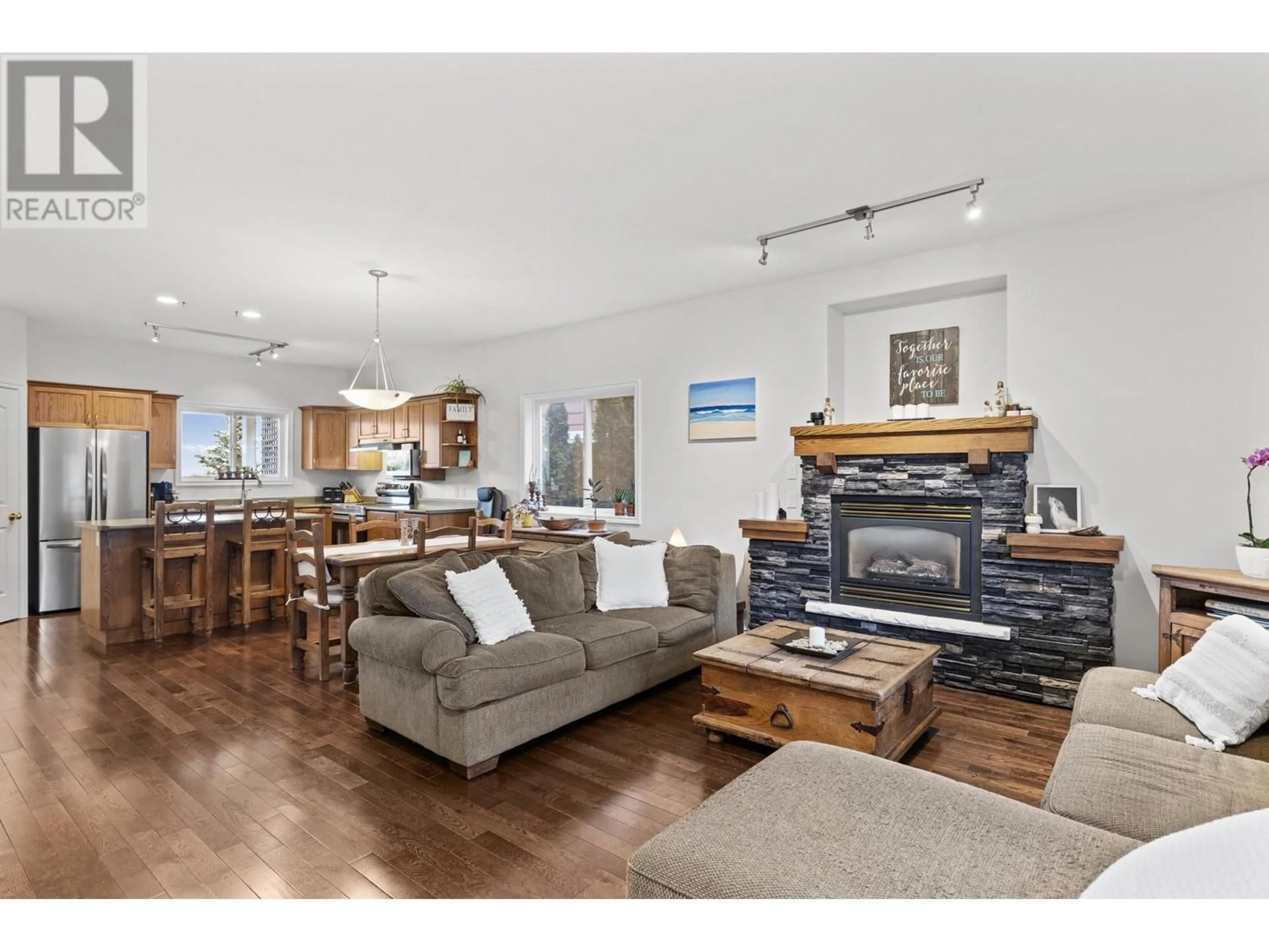 Open concept kitchen, wood/laminate floor for 396 MCCARREN AVENUE, Kelowna British Columbia V1W4W3