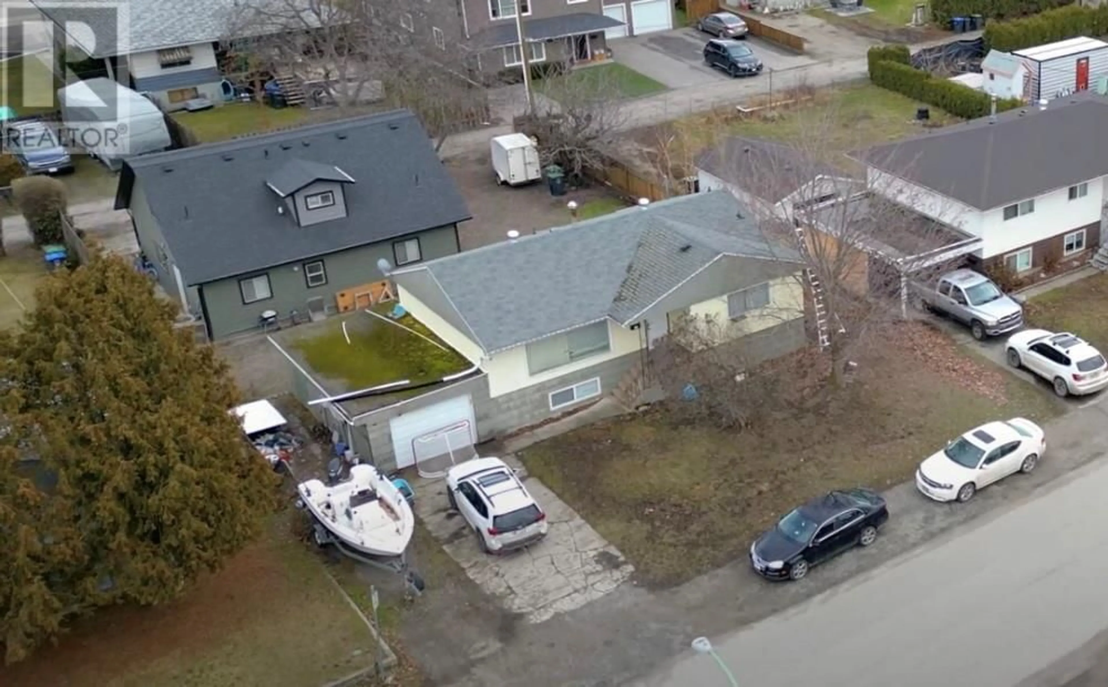 A pic from outside/outdoor area/front of a property/back of a property/a pic from drone, street for 2261 BURNETT STREET, Kelowna British Columbia V1Y2T7