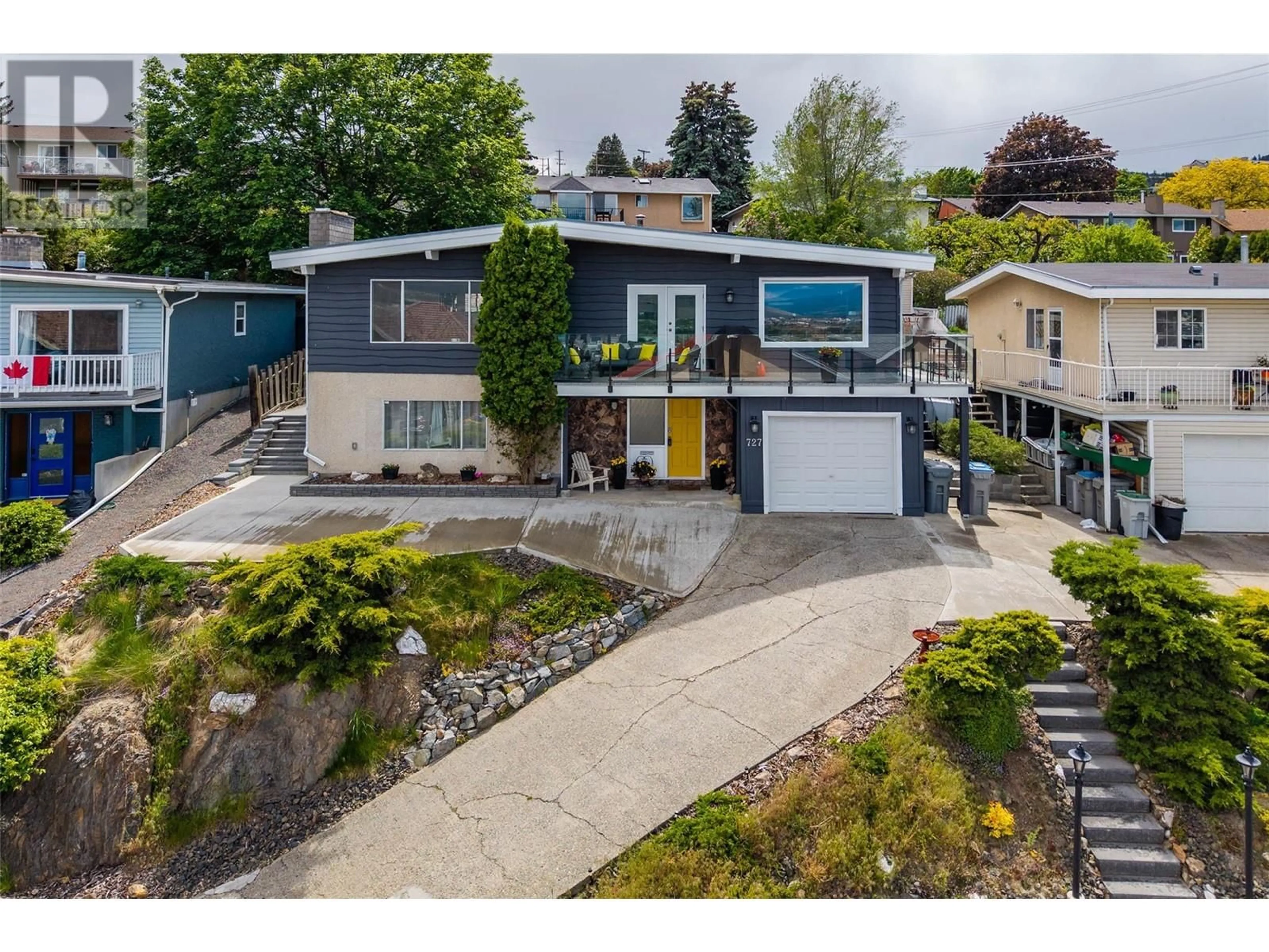 A pic from outside/outdoor area/front of a property/back of a property/a pic from drone, street for 727 CHAPARRAL PLACE, Kamloops British Columbia V2C5Y3