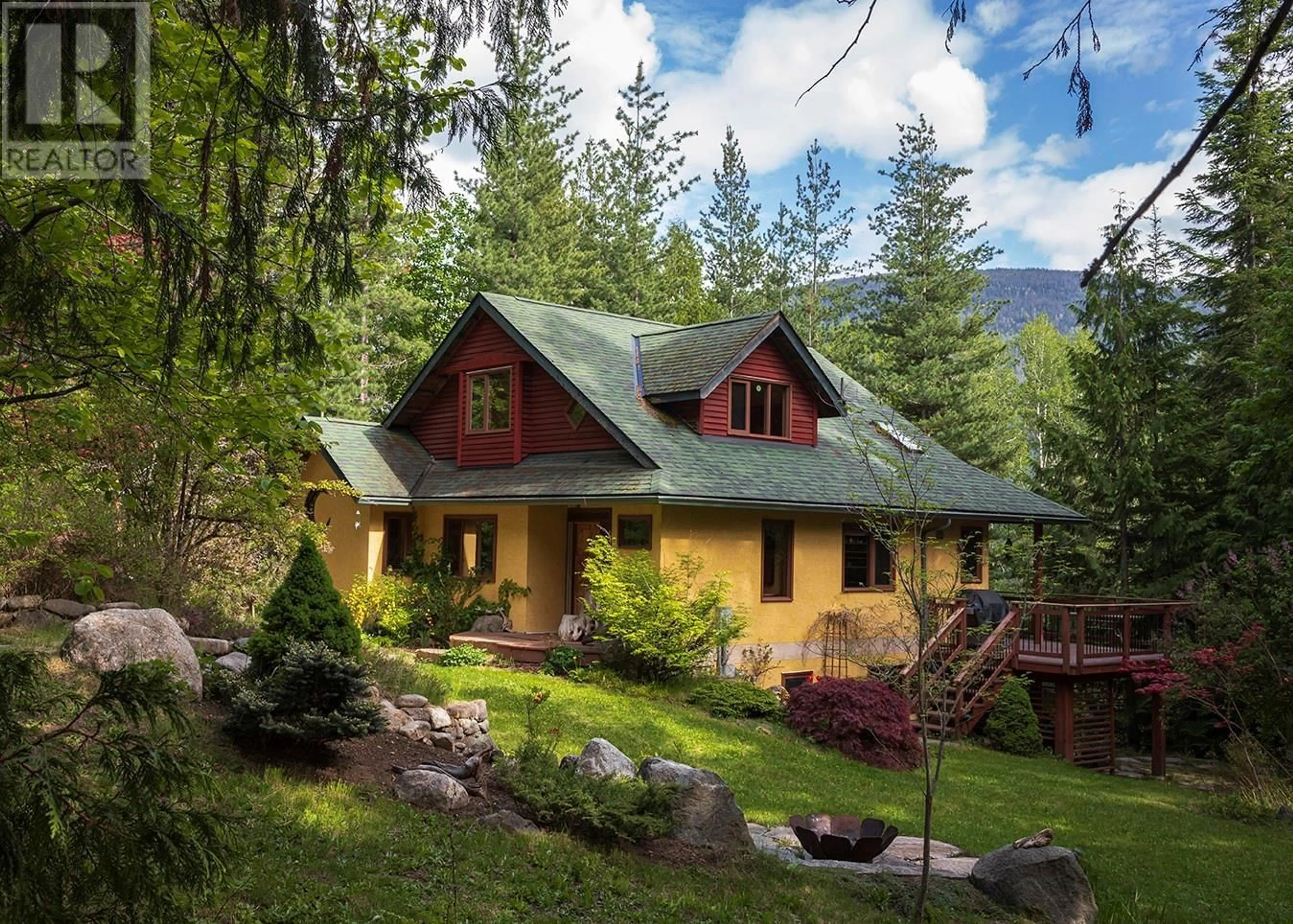 A pic from outside/outdoor area/front of a property/back of a property/a pic from drone, unknown for 3230 THE MIDDLE ROAD, Nelson British Columbia V1L6M3