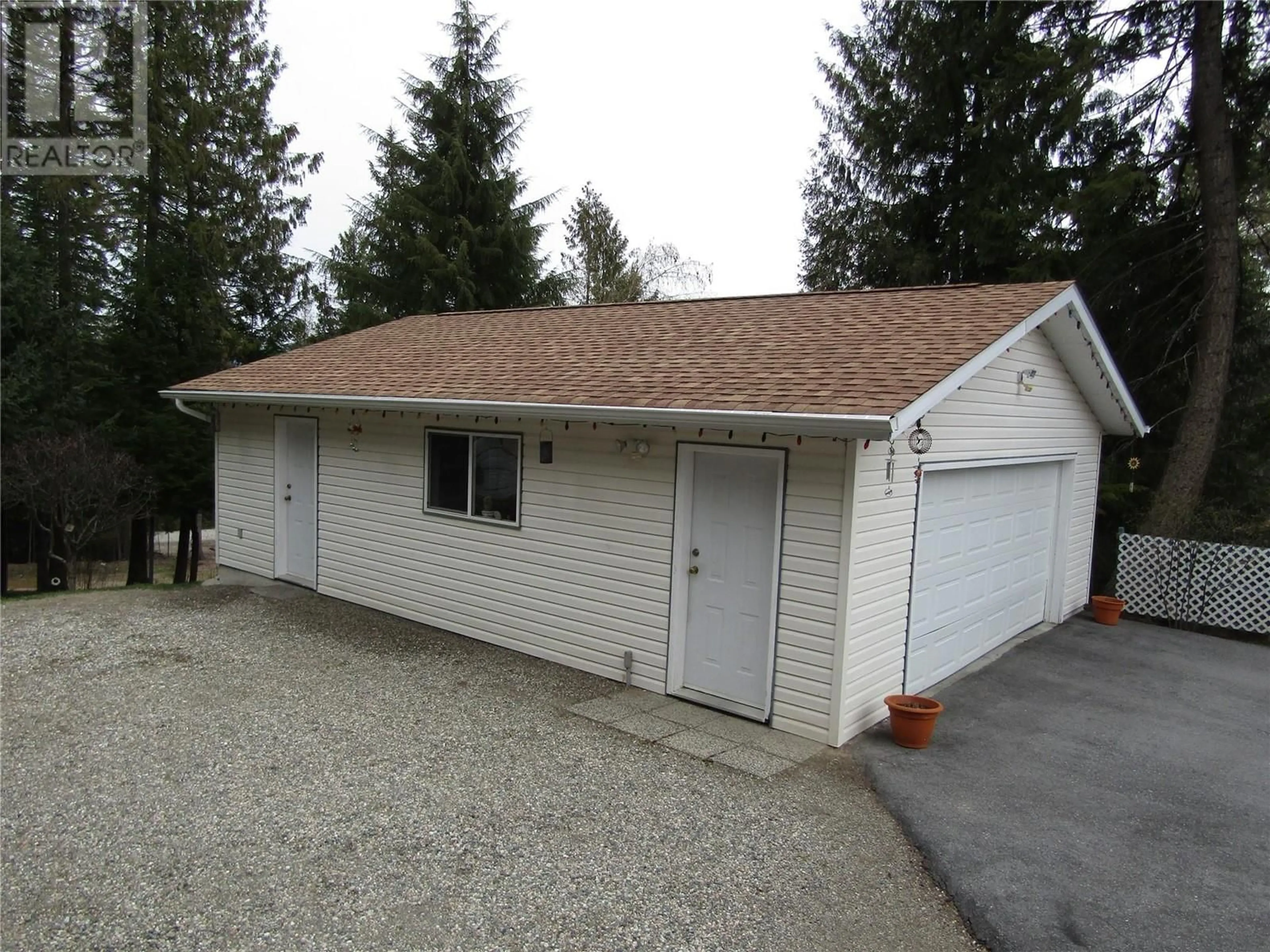 Indoor garage for 1534 MCINTYRE ROAD, Christina Lake British Columbia V0H1E0