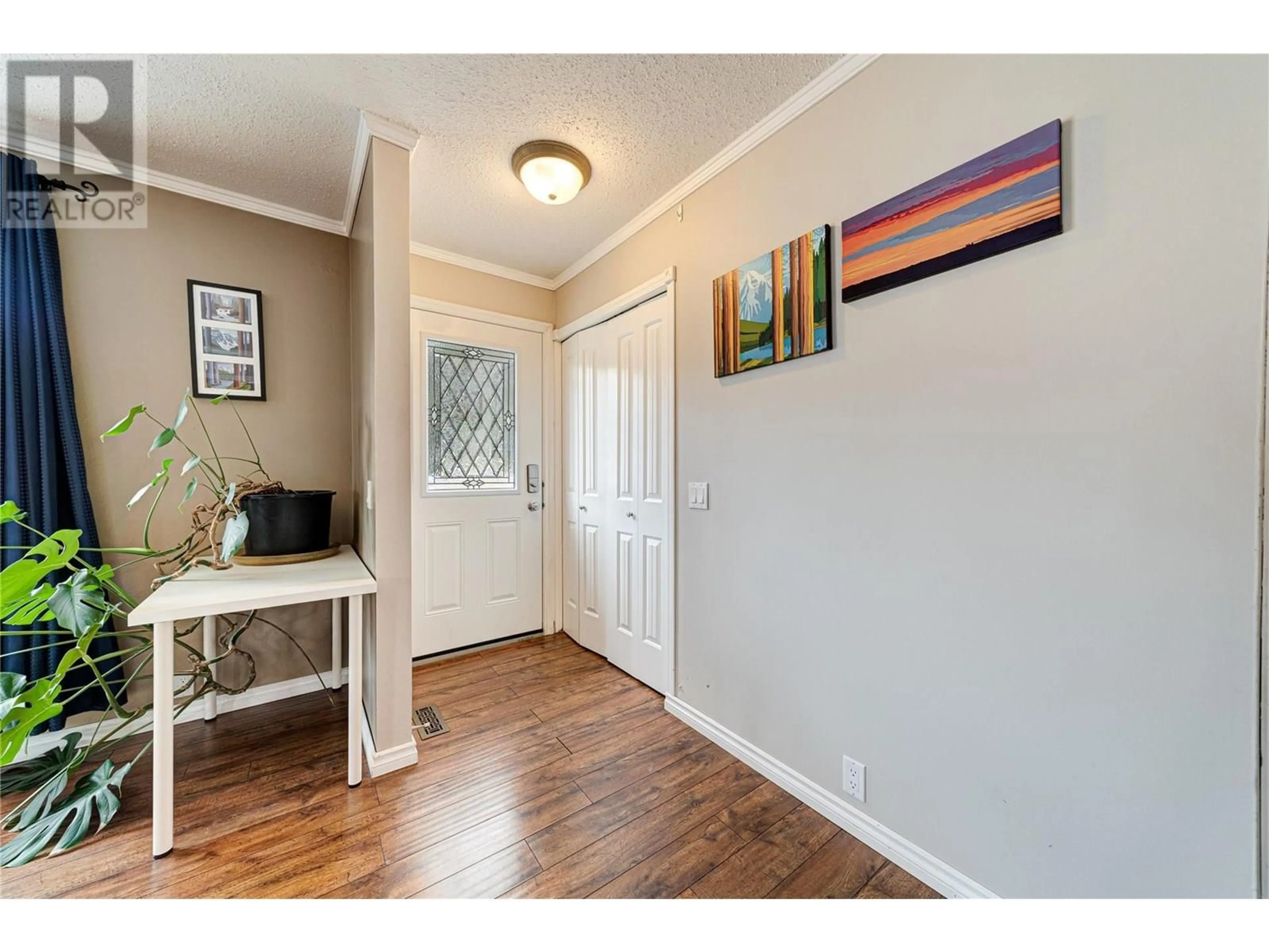 Indoor entryway for 512 ELK STREET, Elkford British Columbia V0B1H0