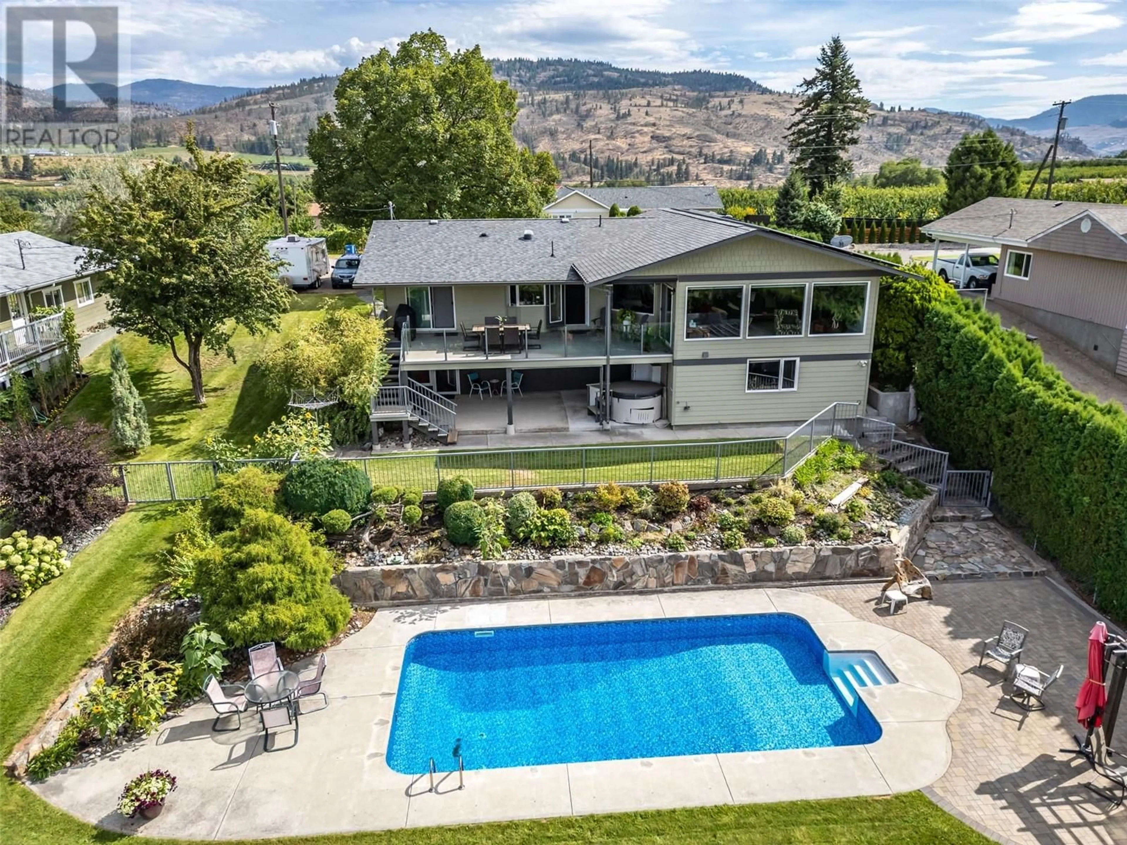 A pic from outside/outdoor area/front of a property/back of a property/a pic from drone, water/lake/river/ocean view for 5614 YARROW STREET, Oliver British Columbia V0H1T9