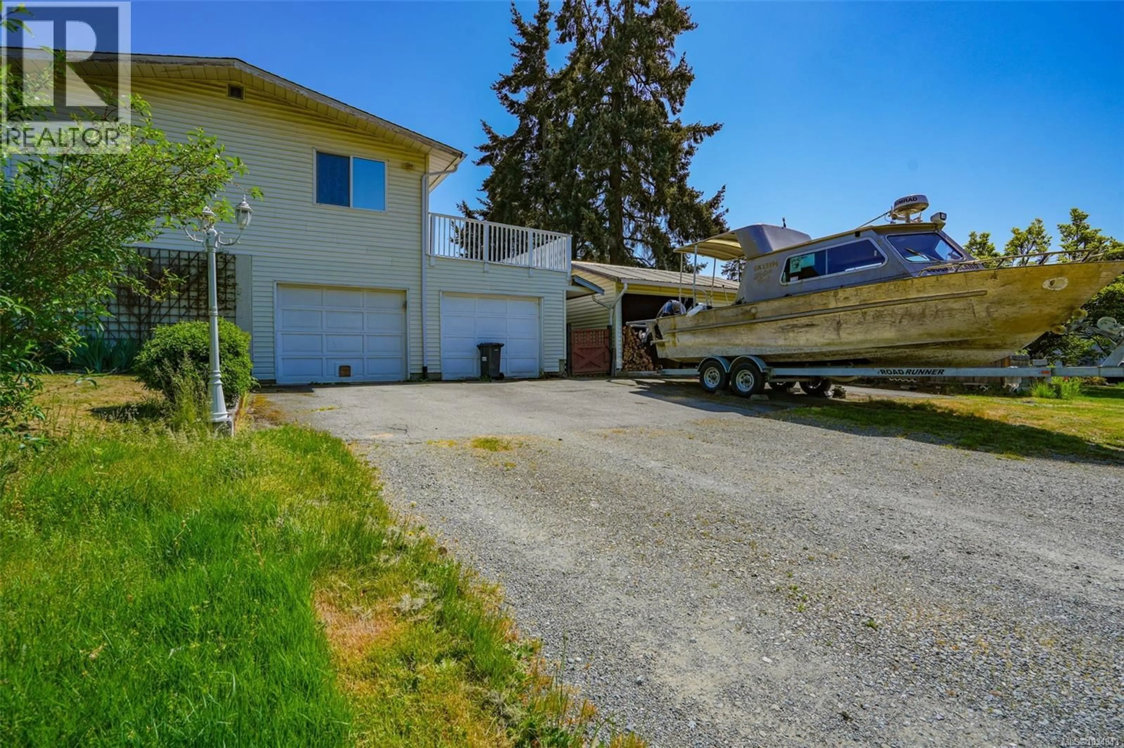 A pic from outside/outdoor area/front of a property/back of a property/a pic from drone, street for 4594 ALWYN STREET, Port Alberni British Columbia V9Y5V1