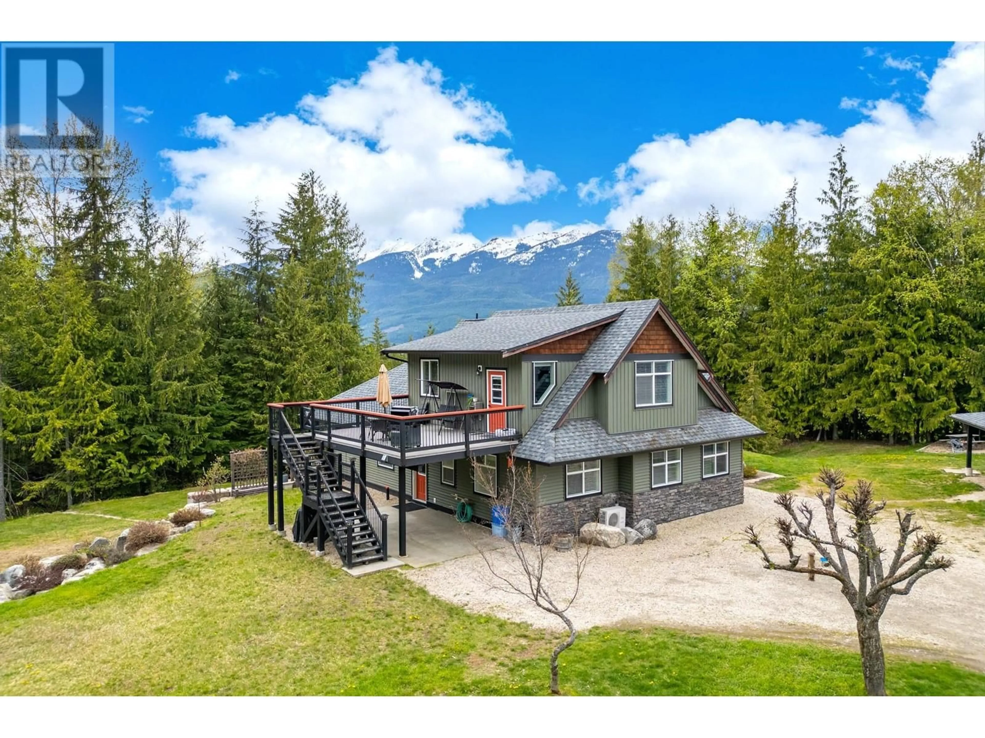 A pic from outside/outdoor area/front of a property/back of a property/a pic from drone, mountain view for 787 CRESCENT BAY ROAD, Nakusp British Columbia V0G1R1