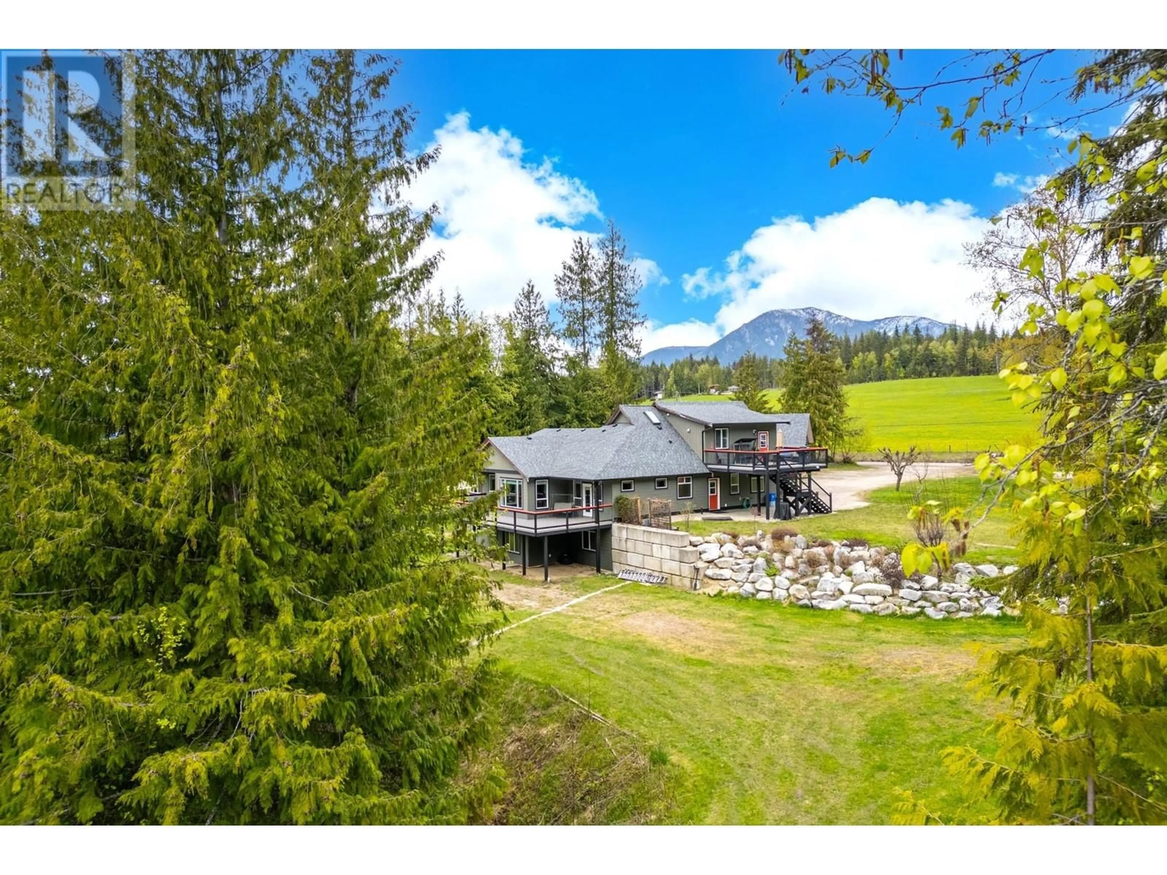 A pic from outside/outdoor area/front of a property/back of a property/a pic from drone, mountain view for 787 CRESCENT BAY ROAD, Nakusp British Columbia V0G1R1
