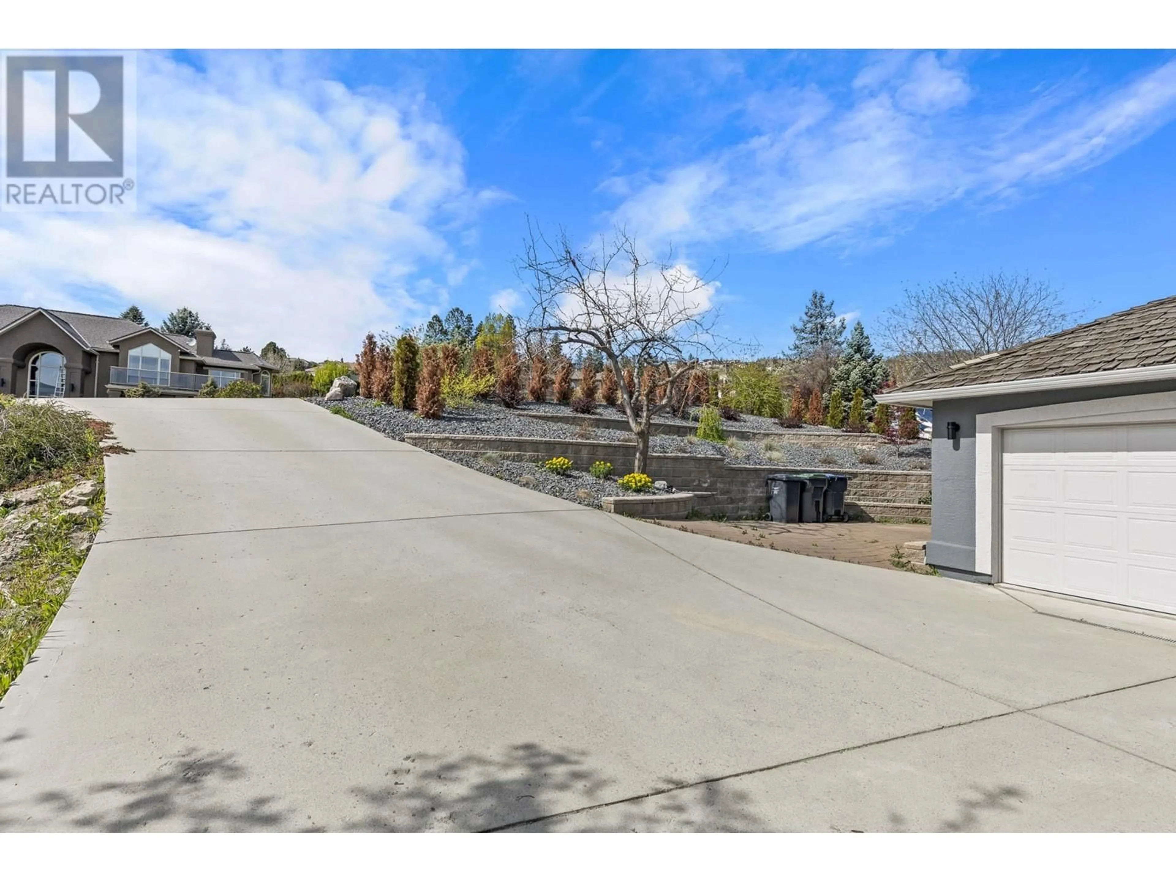A pic from outside/outdoor area/front of a property/back of a property/a pic from drone, unknown for 3513 EMPIRE PLACE, West Kelowna British Columbia V4T1Y5
