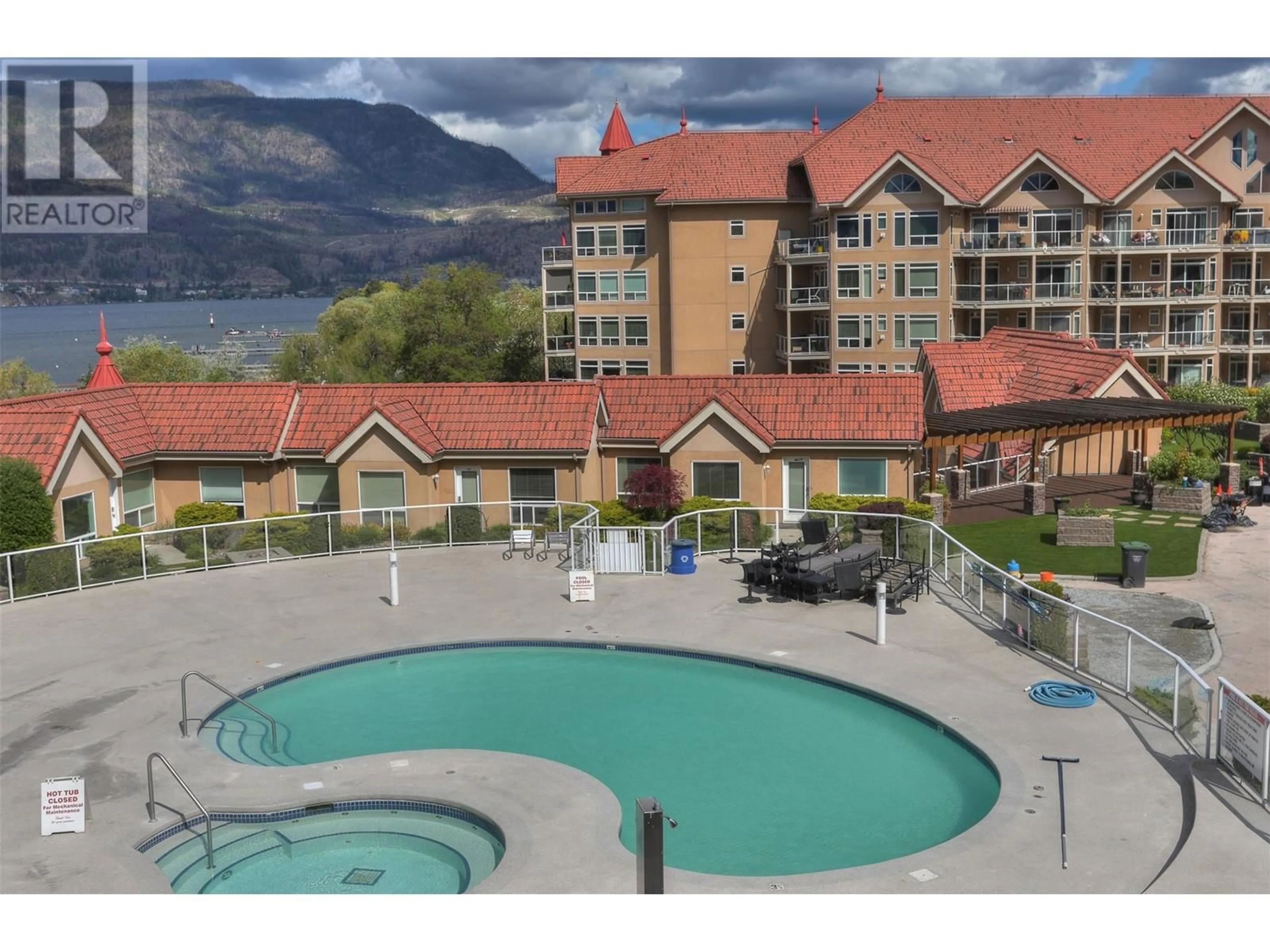 Pool for 531 - 1088 SUNSET DRIVE, Kelowna British Columbia V1Y9W1