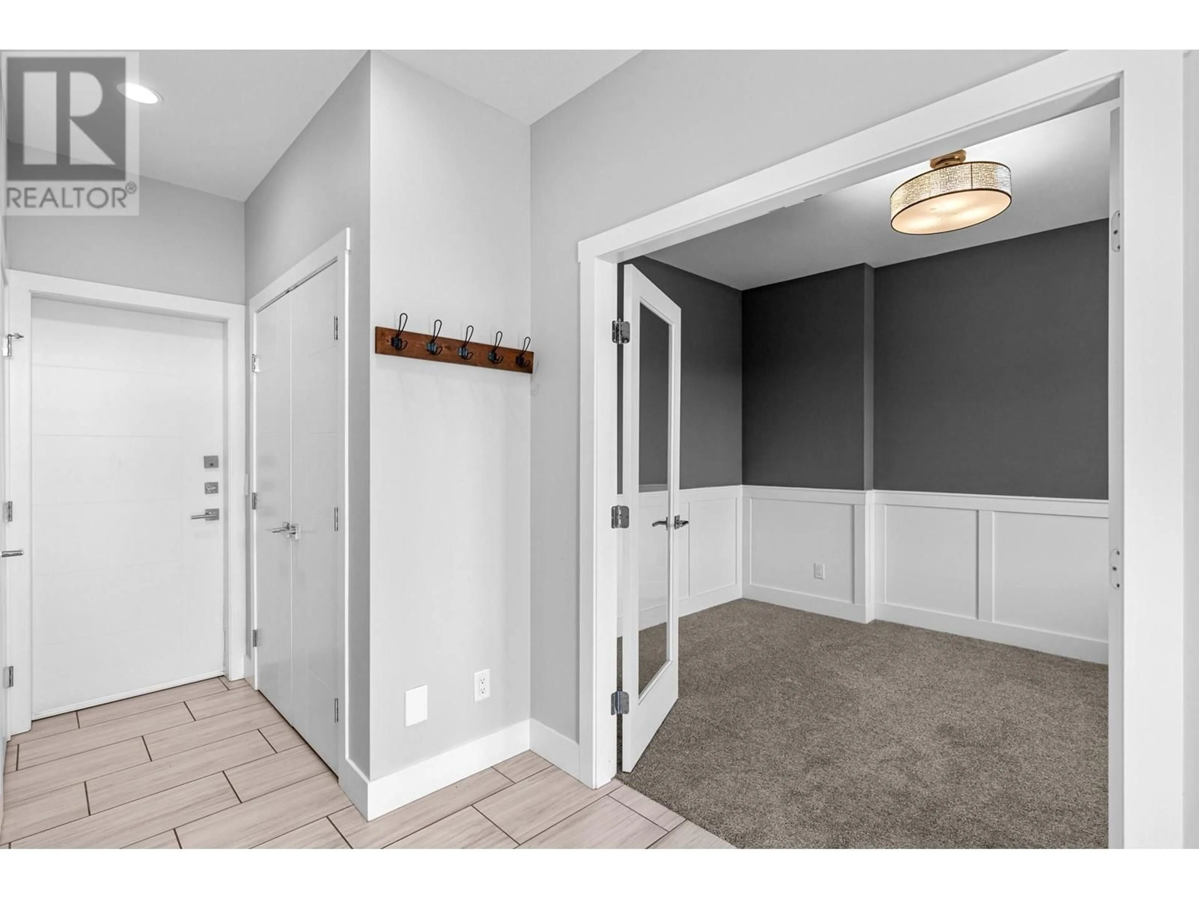 Indoor entryway for 272 UPPER CANYON DRIVE NORTH, Kelowna British Columbia V1V3C7