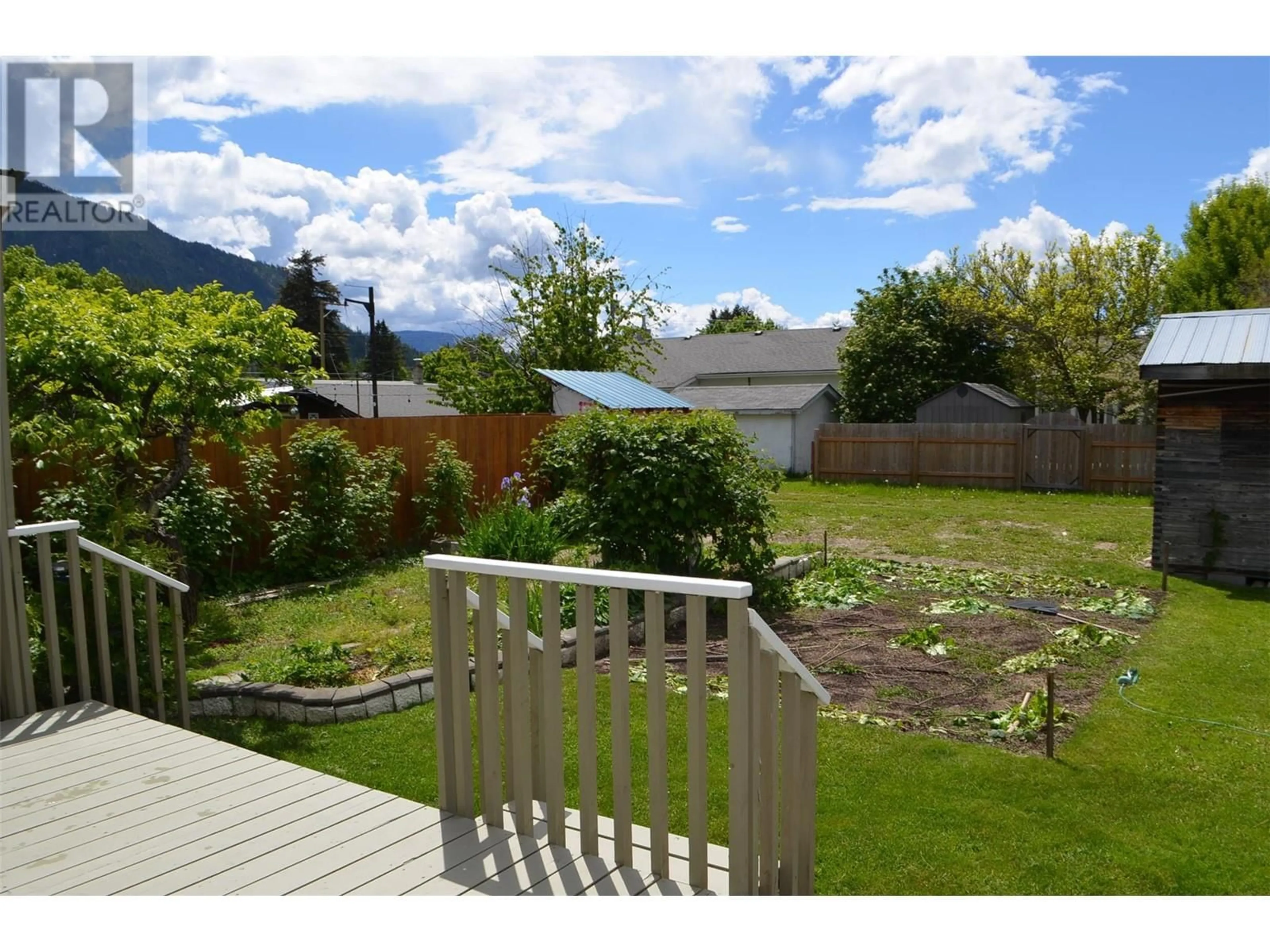 A pic from outside/outdoor area/front of a property/back of a property/a pic from drone, mountain view for 334 BIRCH STREET, Chase British Columbia V0E1M0