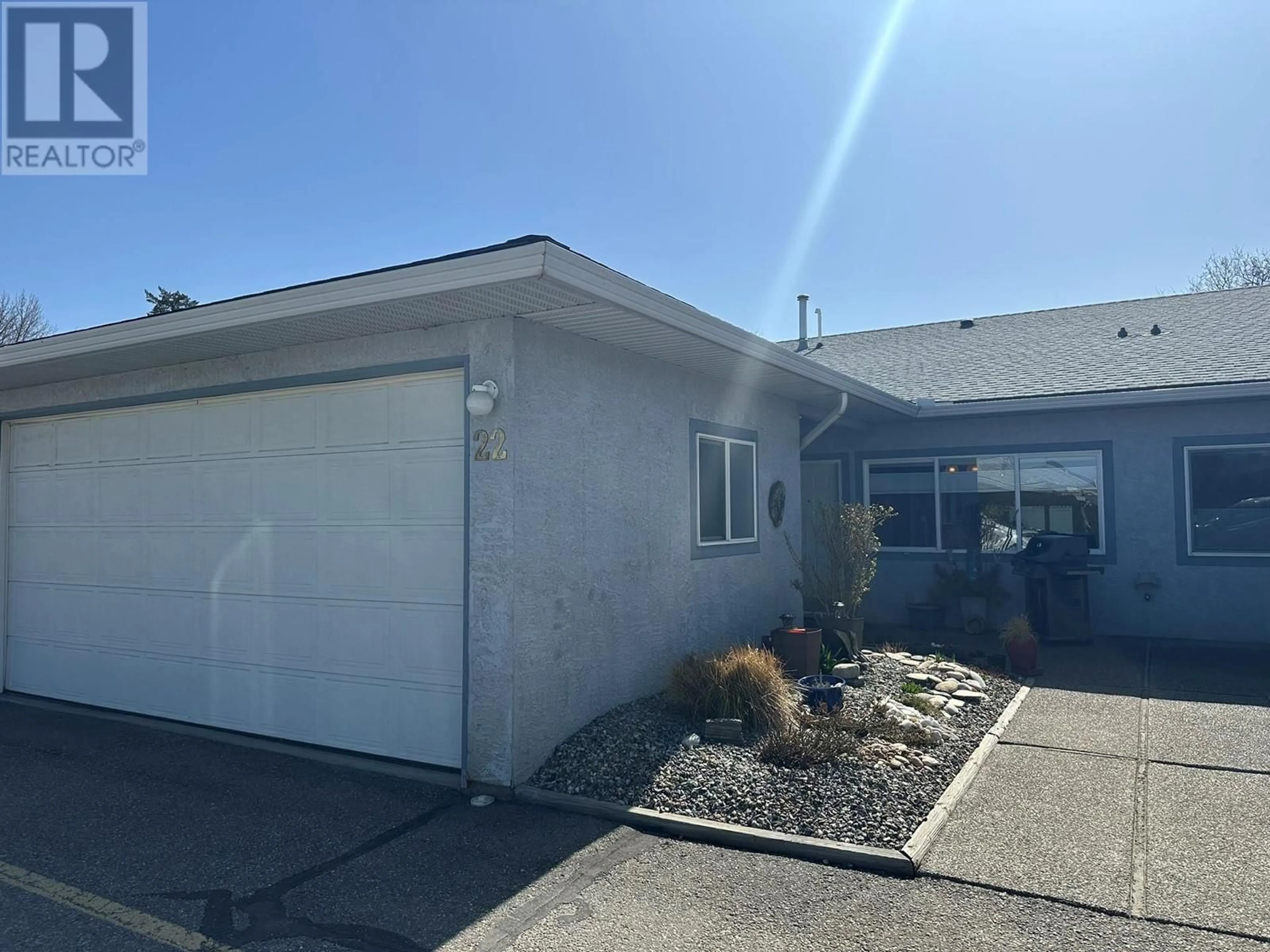 Home with vinyl exterior material, street for 22 - 4740 20 STREET, Vernon British Columbia V1T9N7