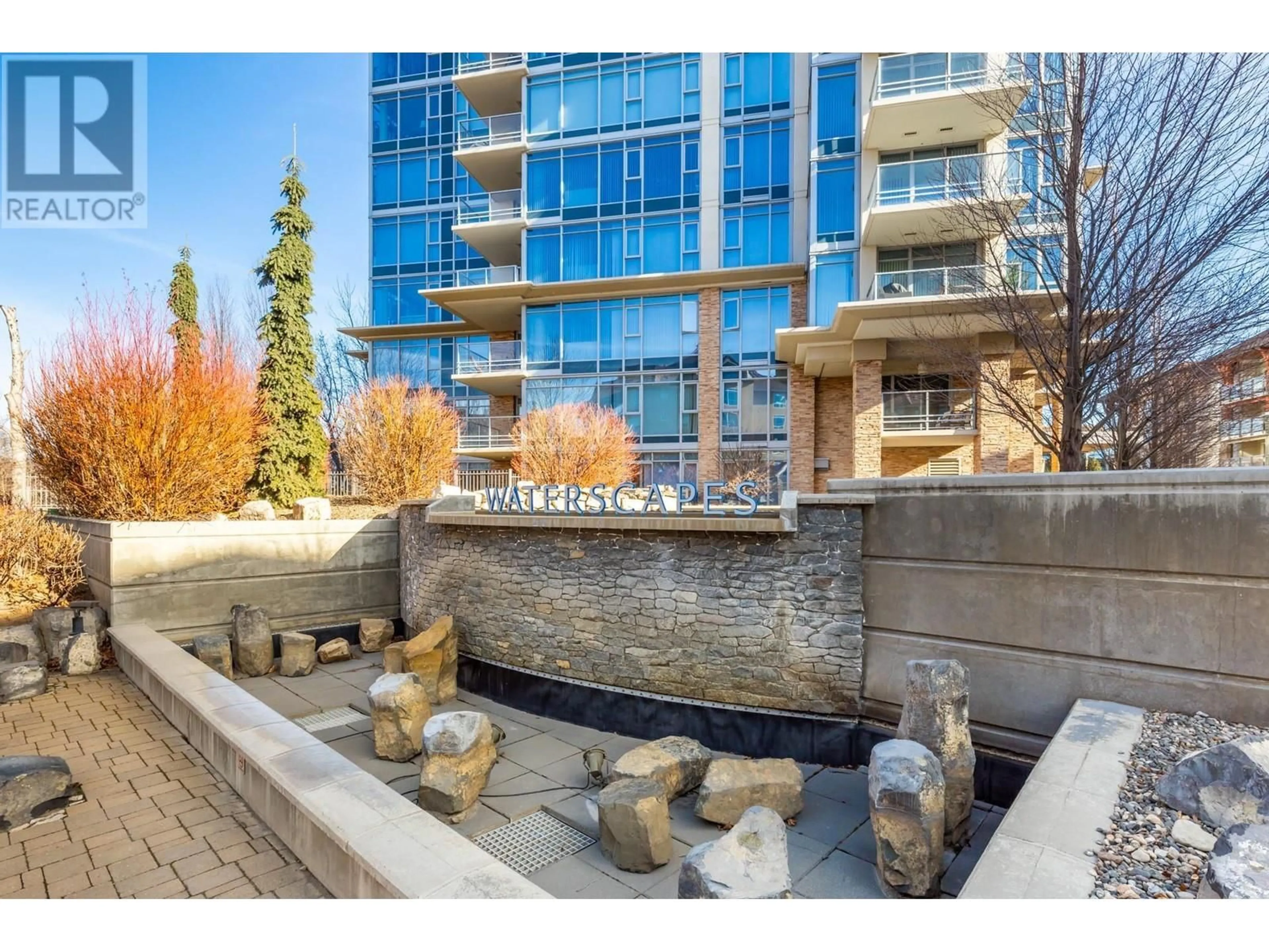 Patio, water/lake/river/ocean view for 102 - 1089 SUNSET DRIVE, Kelowna British Columbia V1Y9Z3