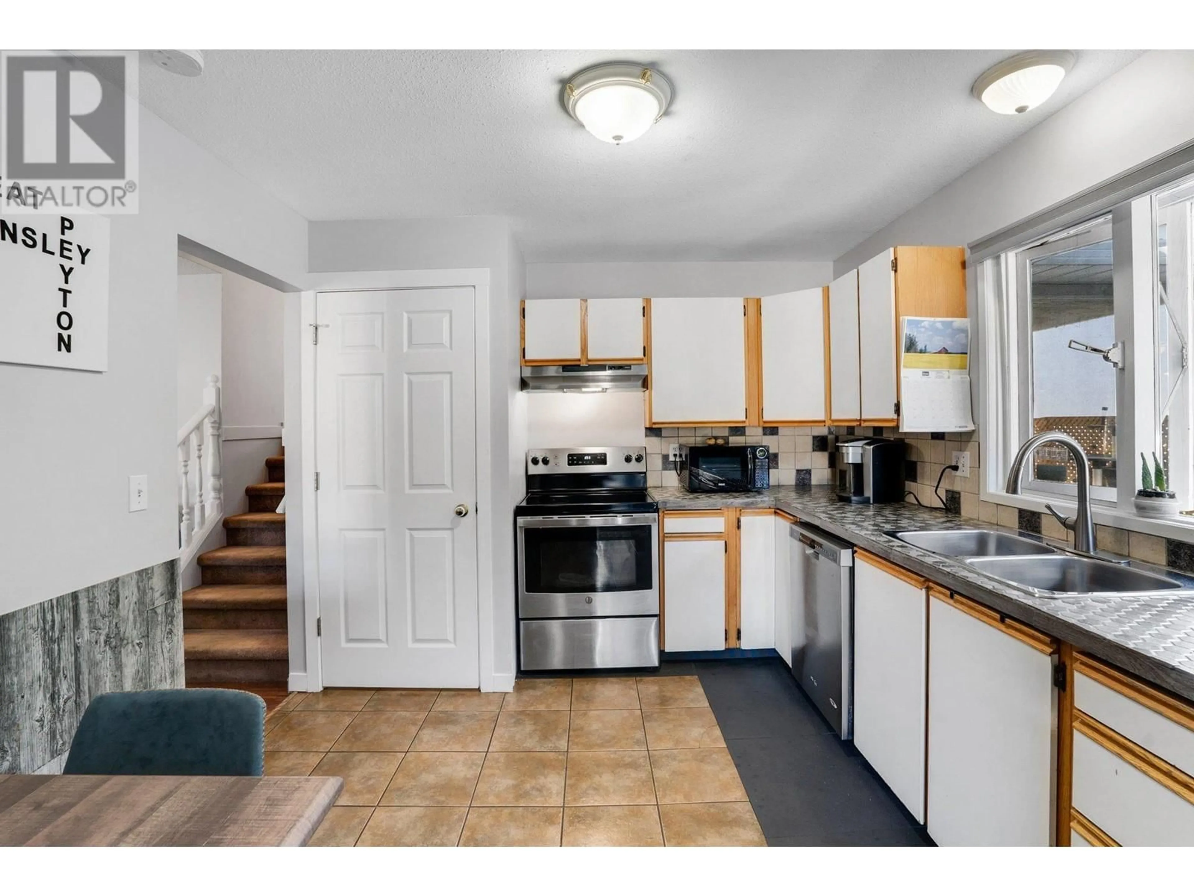 Standard kitchen, unknown for 375 HOUGHTON COURT, Kelowna British Columbia V1X7C7