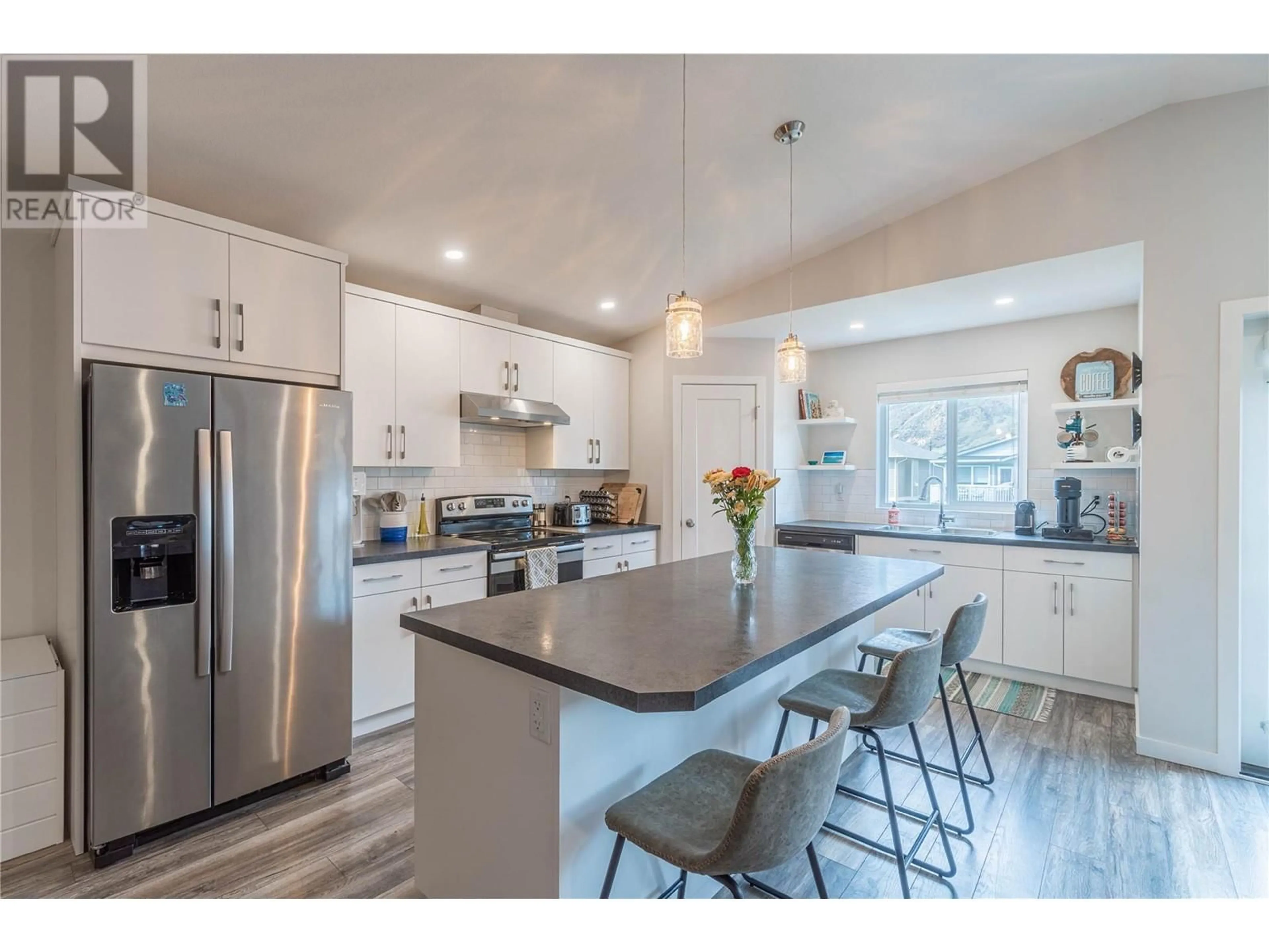 Open concept kitchen, unknown for 2364 BOSSERT AVENUE, Kamloops British Columbia V2B4V7