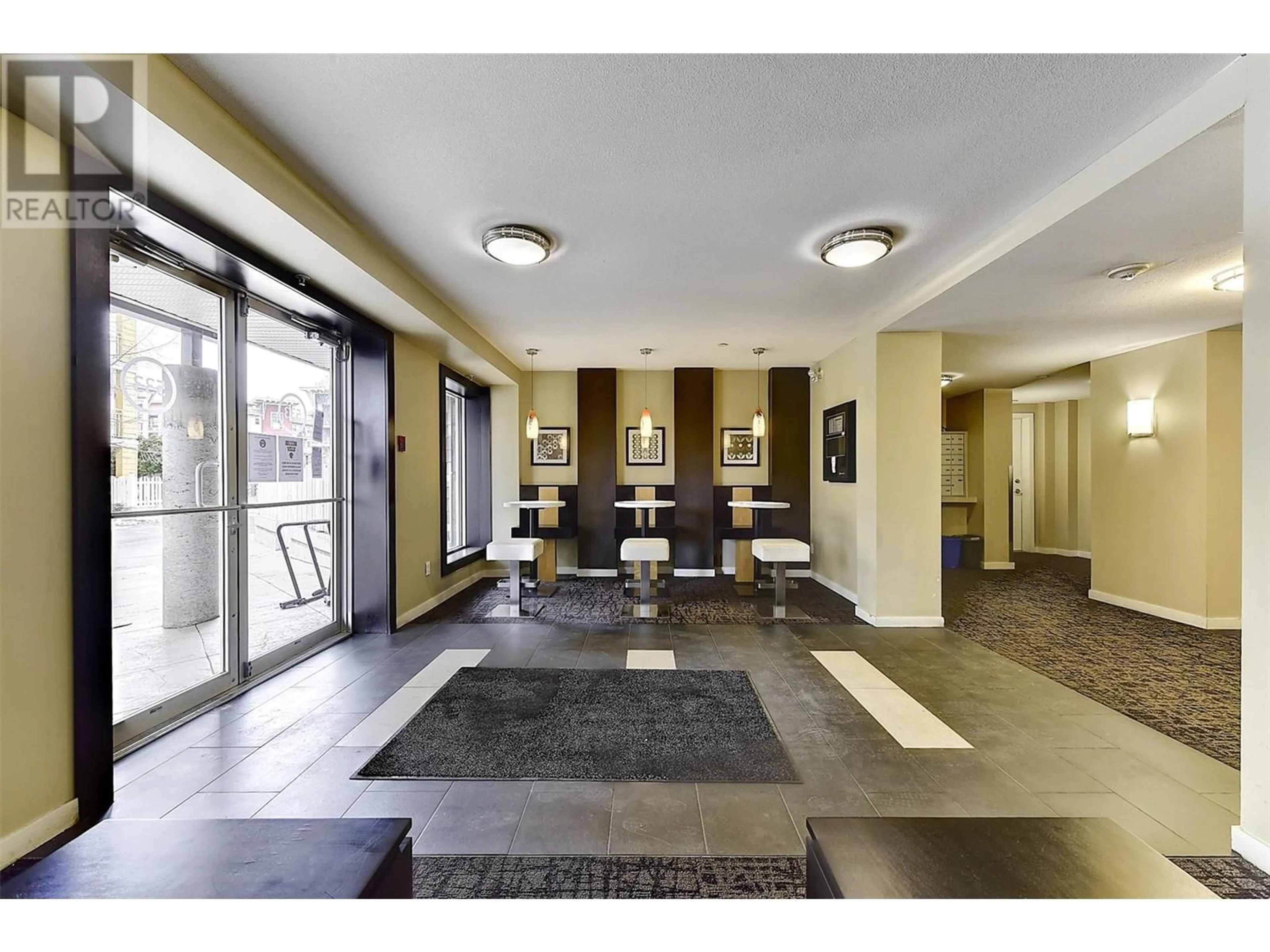 Indoor foyer for 300 - 539 YATES ROAD, Kelowna British Columbia V1V2T8