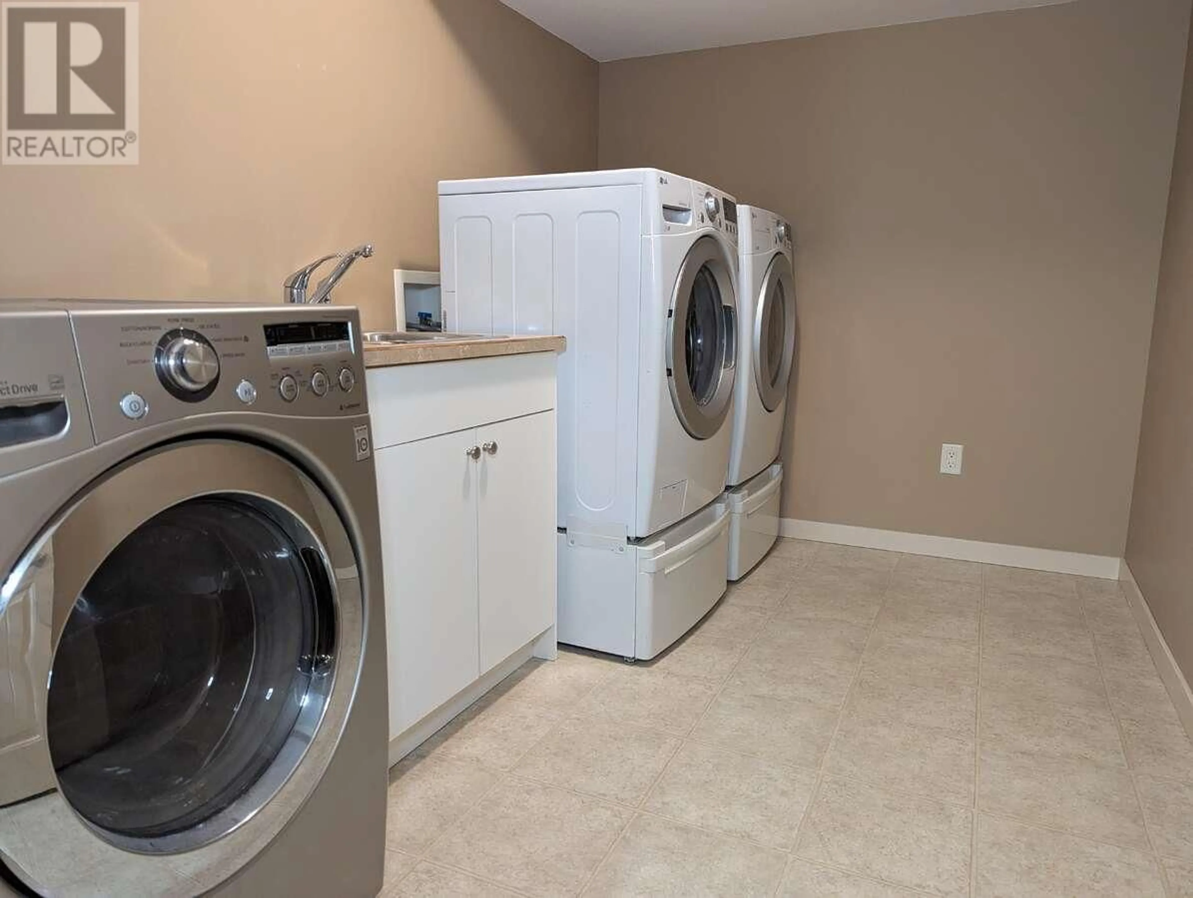 Laundry room for 31 - 218 GLEN PARK DRIVE, Kelowna British Columbia V1V2W3