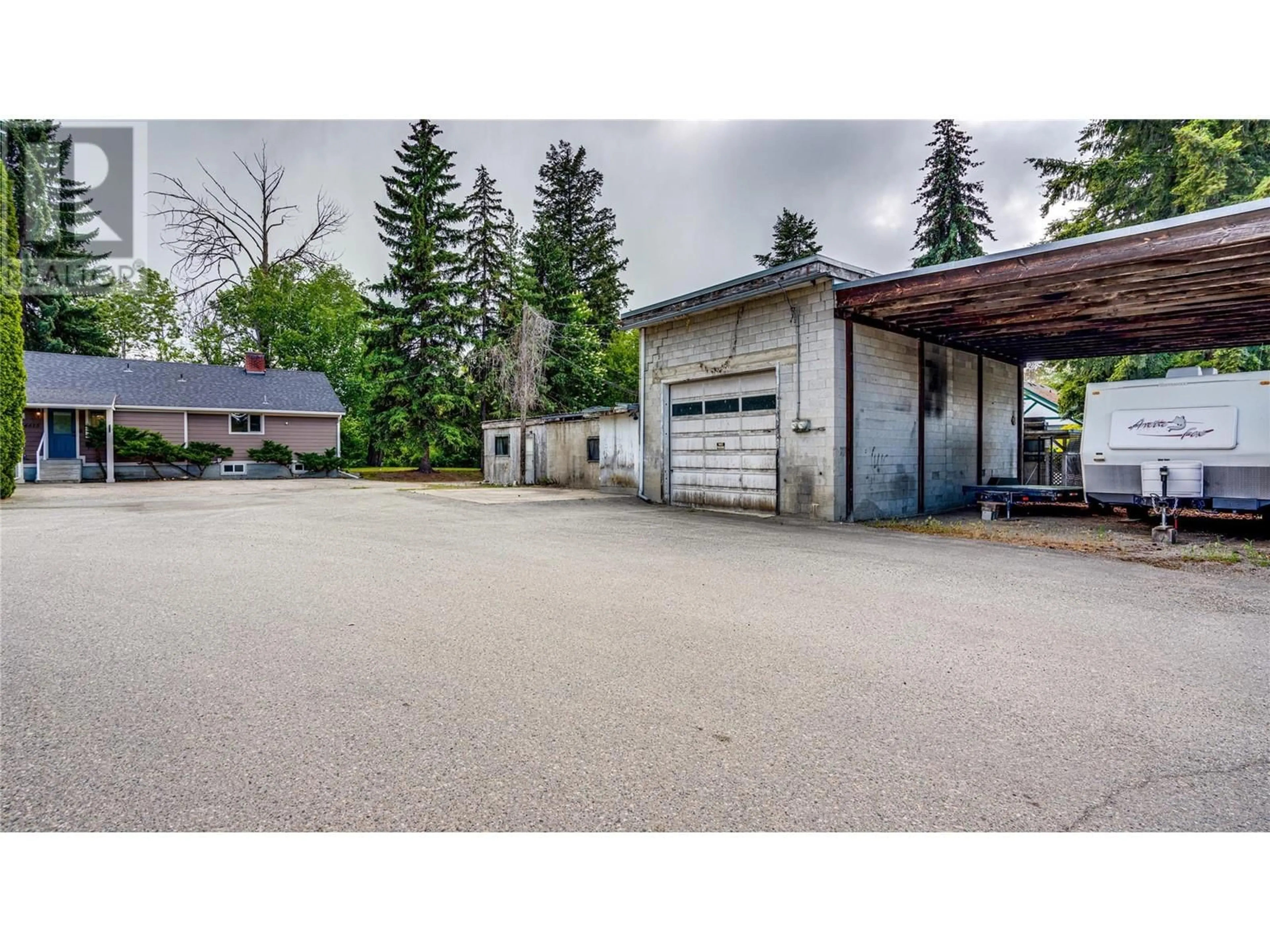 Indoor garage for 4615 PLEASANT VALLEY ROAD, Vernon British Columbia V1T4M7