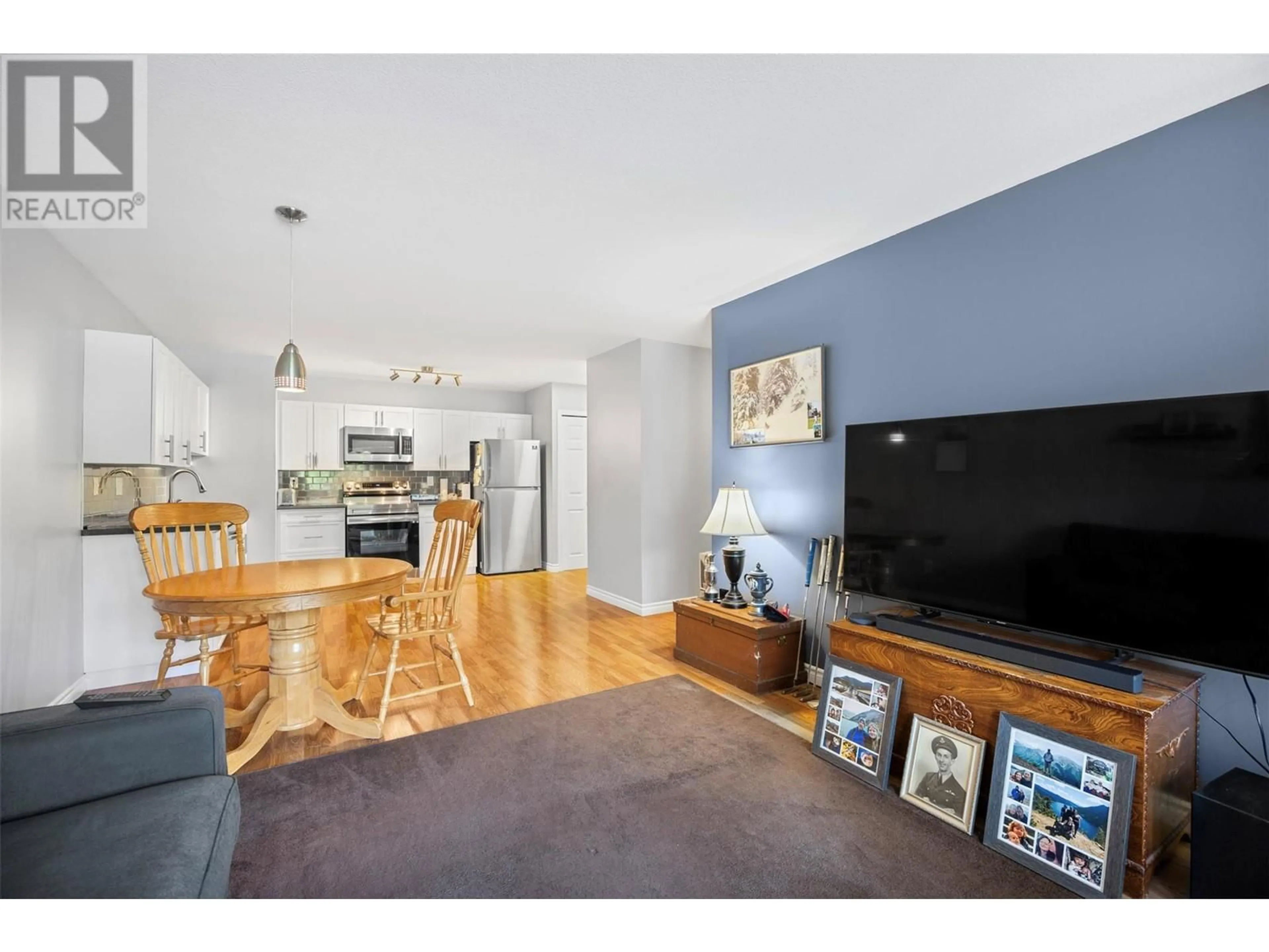 Living room with furniture, wood/laminate floor for 205 - 1295 12TH STREET, Kamloops British Columbia V2B3C8