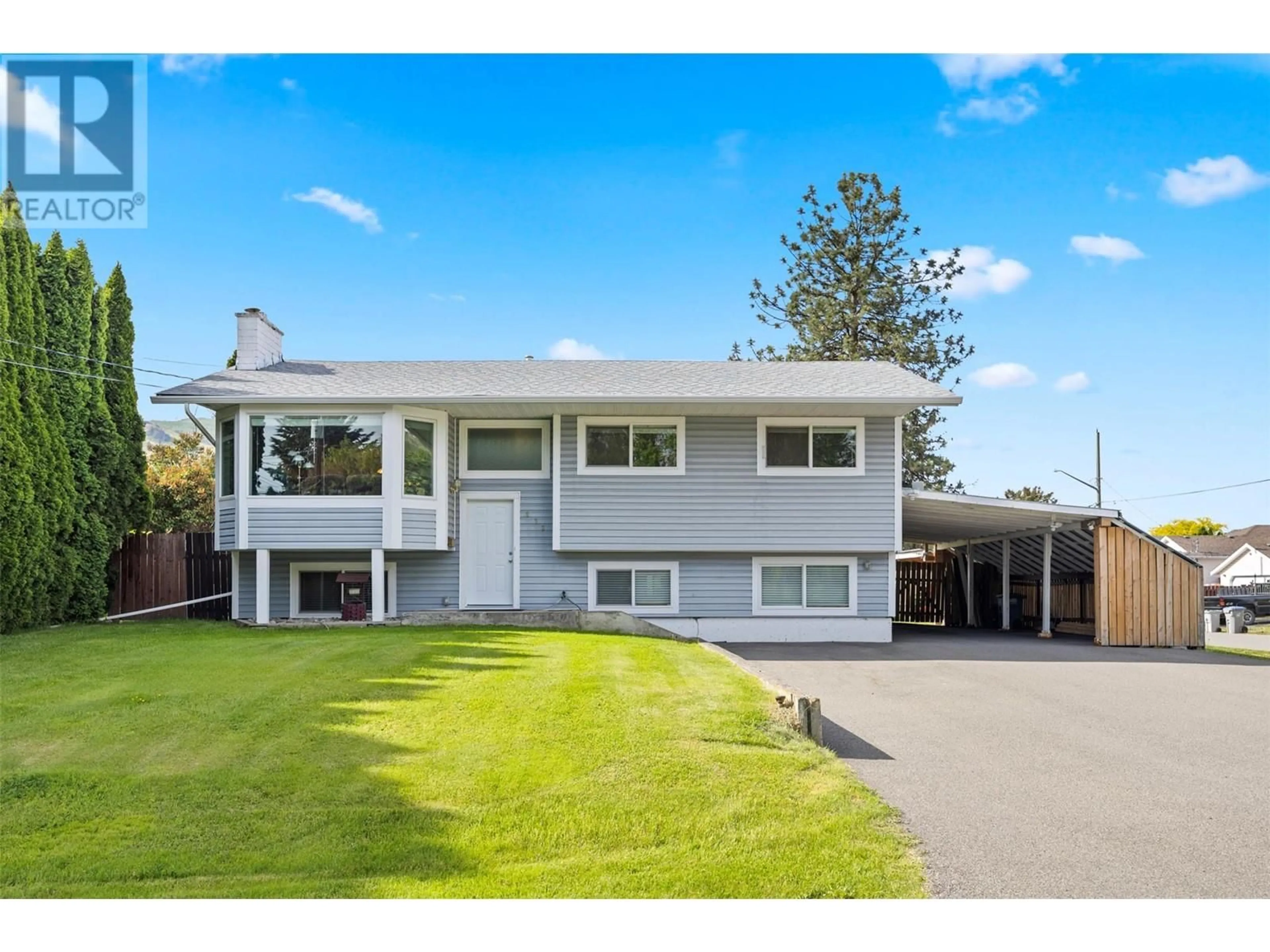Home with vinyl exterior material, street for 273 CHETWYND DRIVE, Kamloops British Columbia V2H1L7