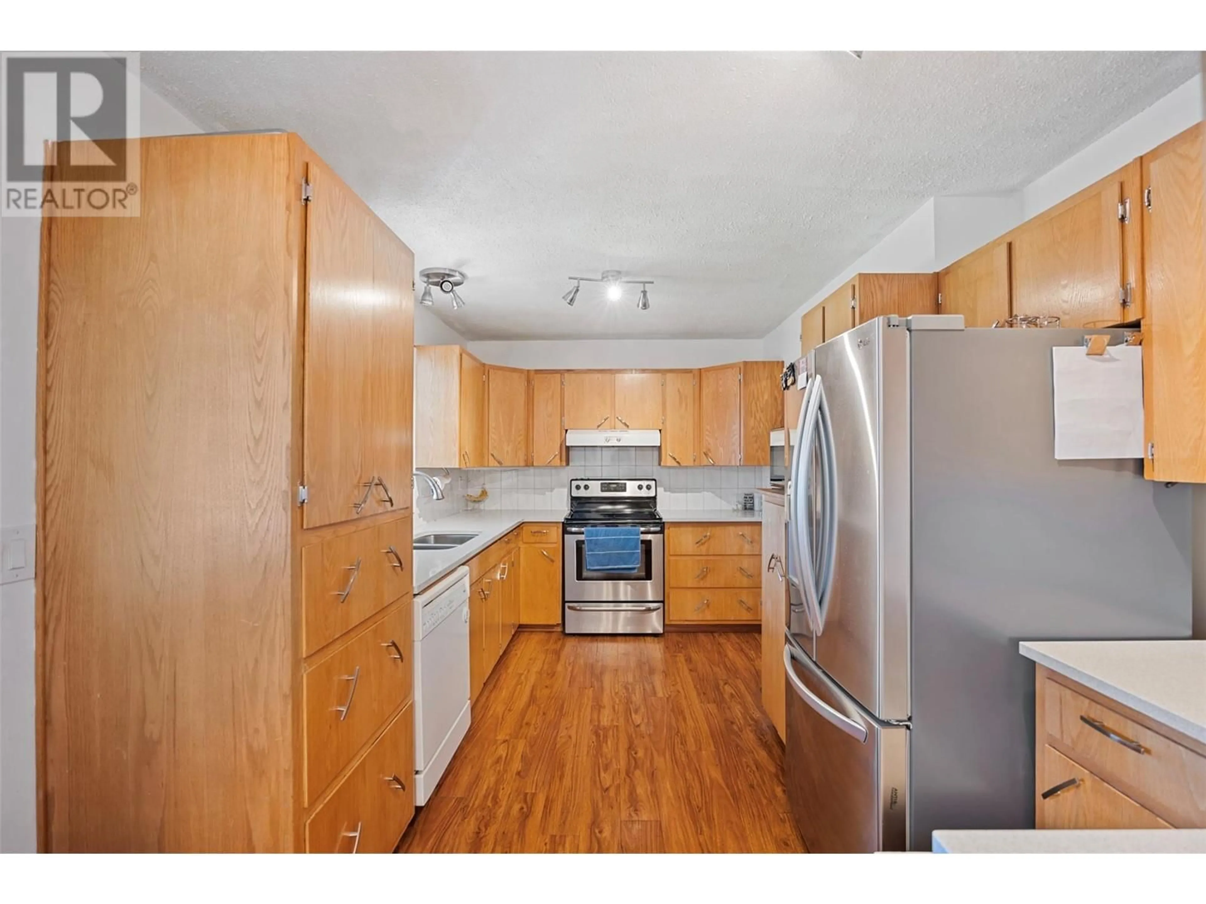 Standard kitchen, wood/laminate floor for 273 CHETWYND DRIVE, Kamloops British Columbia V2H1L7