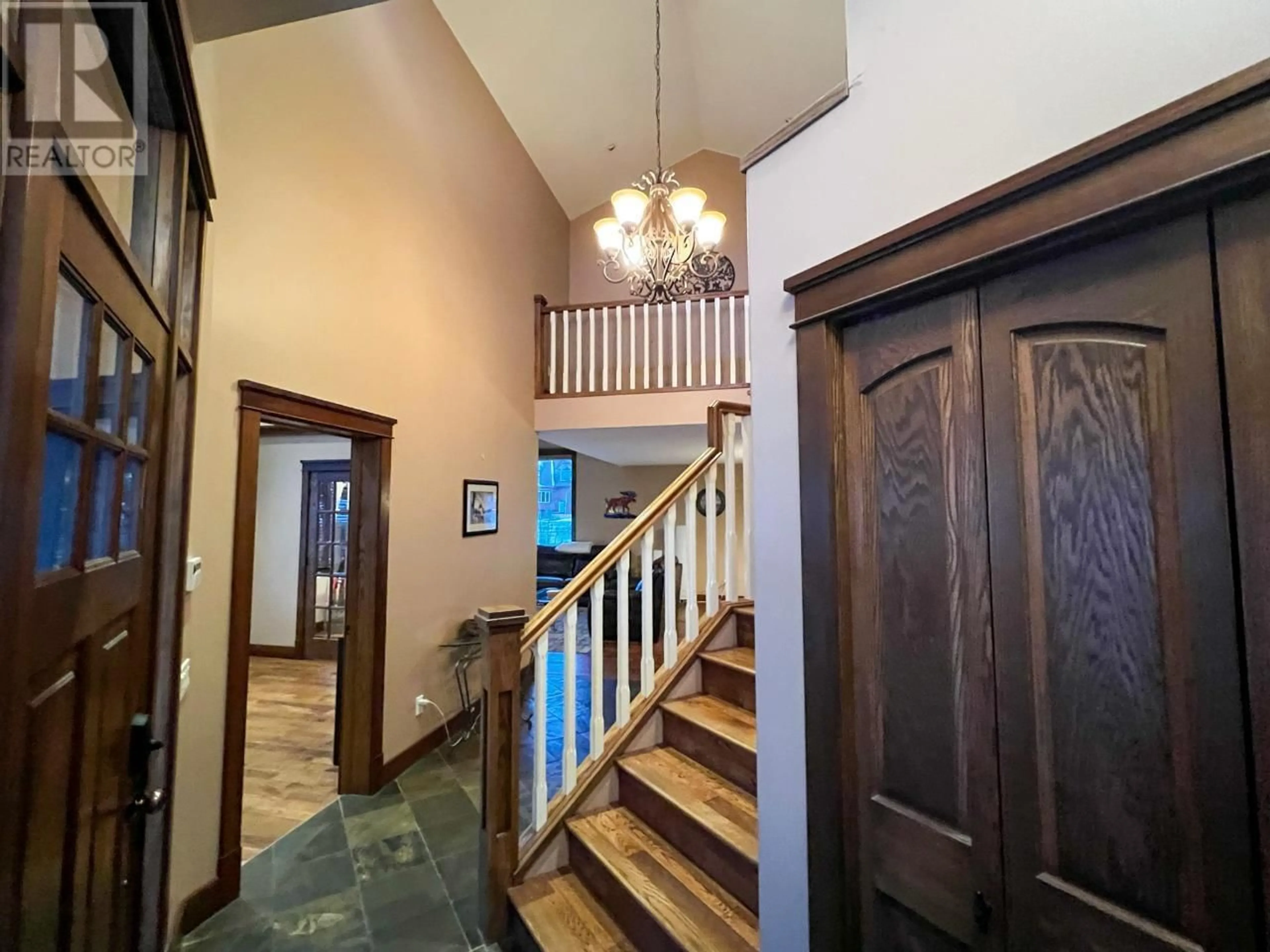 Indoor foyer for 29 - 640 UPPER LAKEVIEW ROAD, Invermere British Columbia V0A1K3