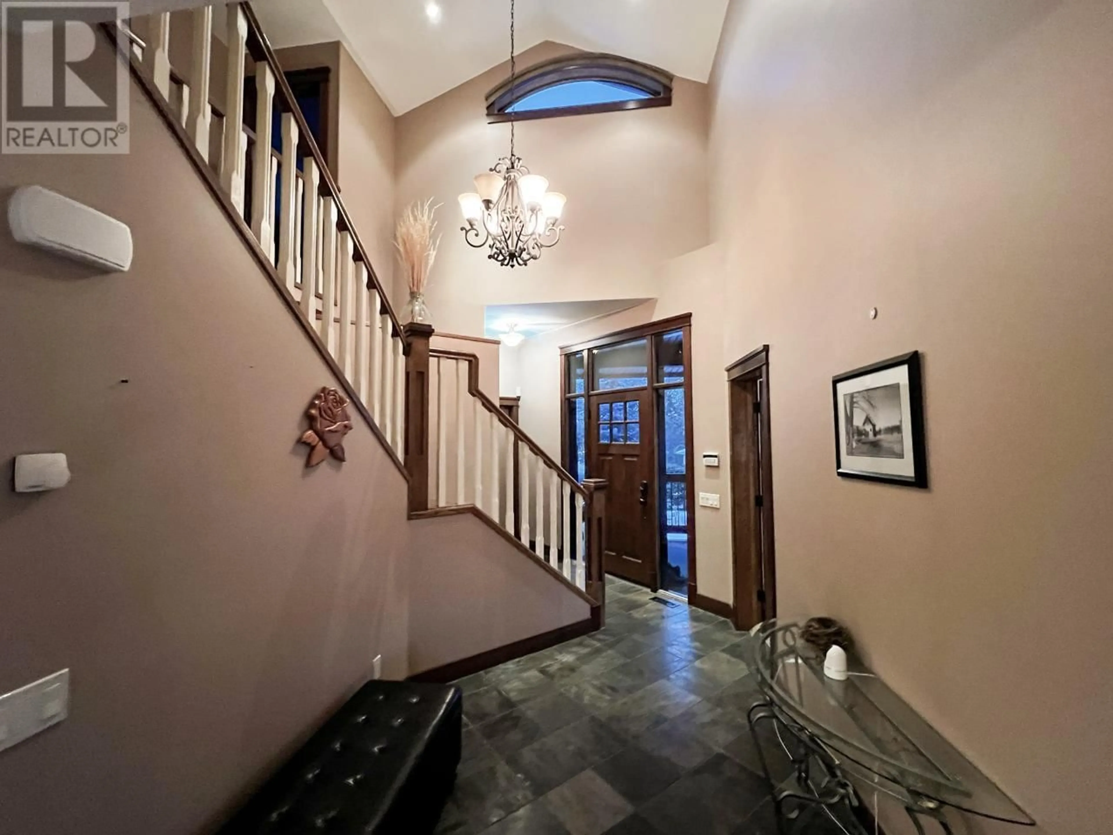Indoor foyer for 29 - 640 UPPER LAKEVIEW ROAD, Invermere British Columbia V0A1K3