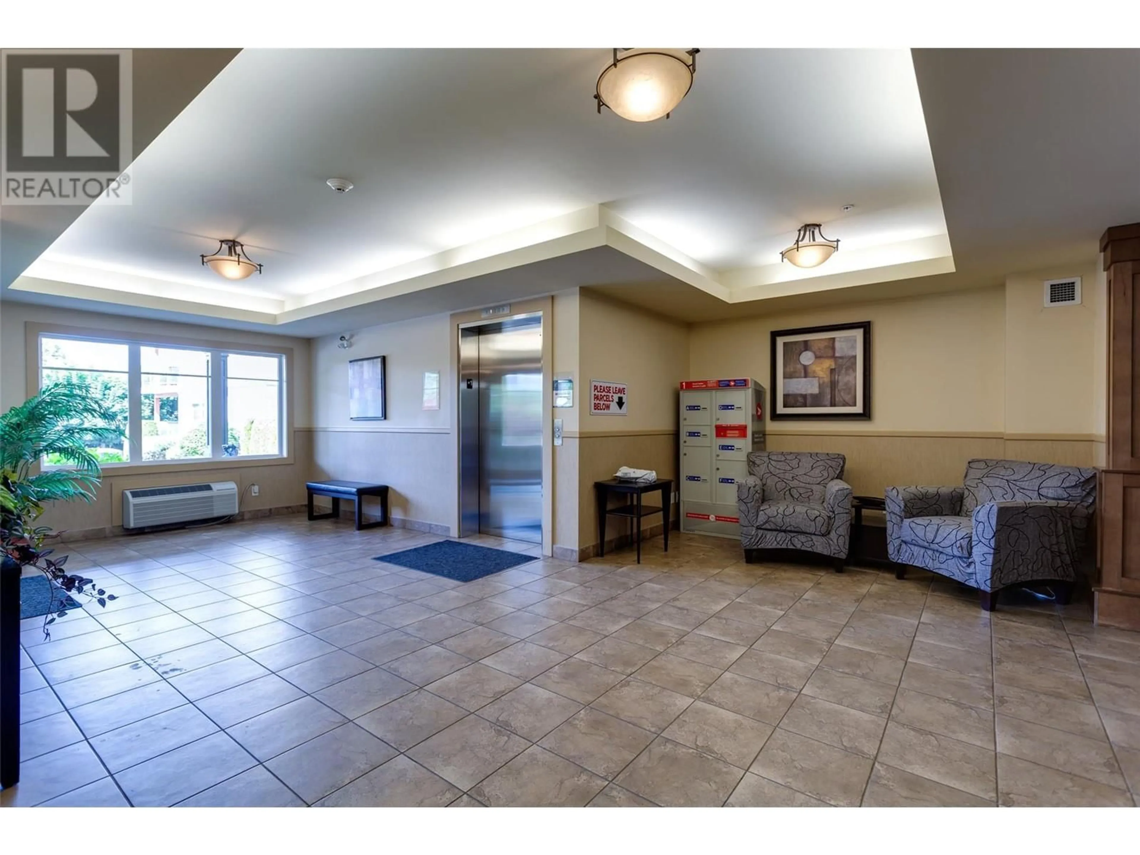 Indoor foyer for 408 - 660 LEQUIME ROAD, Kelowna British Columbia V1W1A4