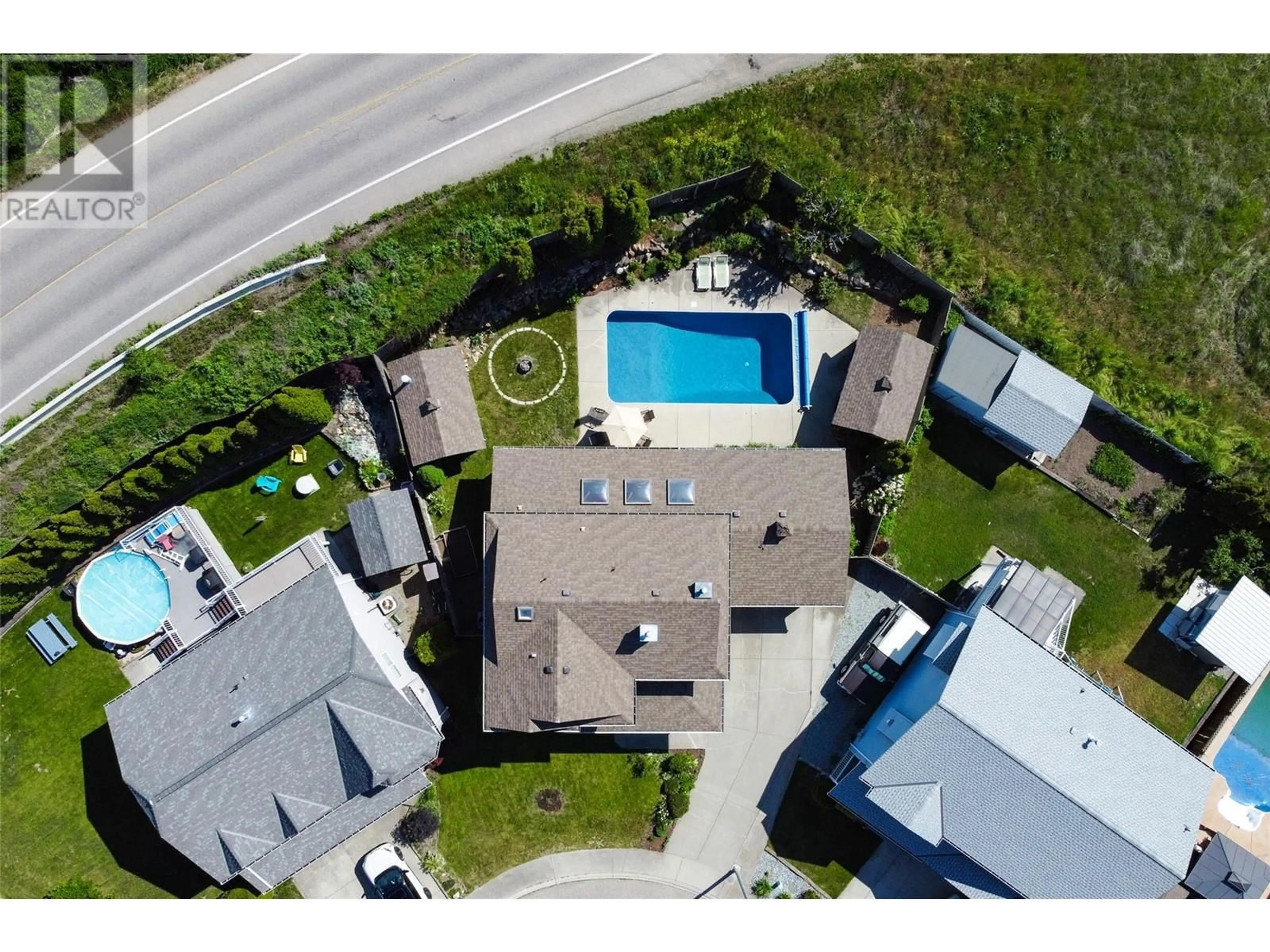 A pic from outside/outdoor area/front of a property/back of a property/a pic from drone, street for 2205 CANARY PLACE, Vernon British Columbia V1H1R3
