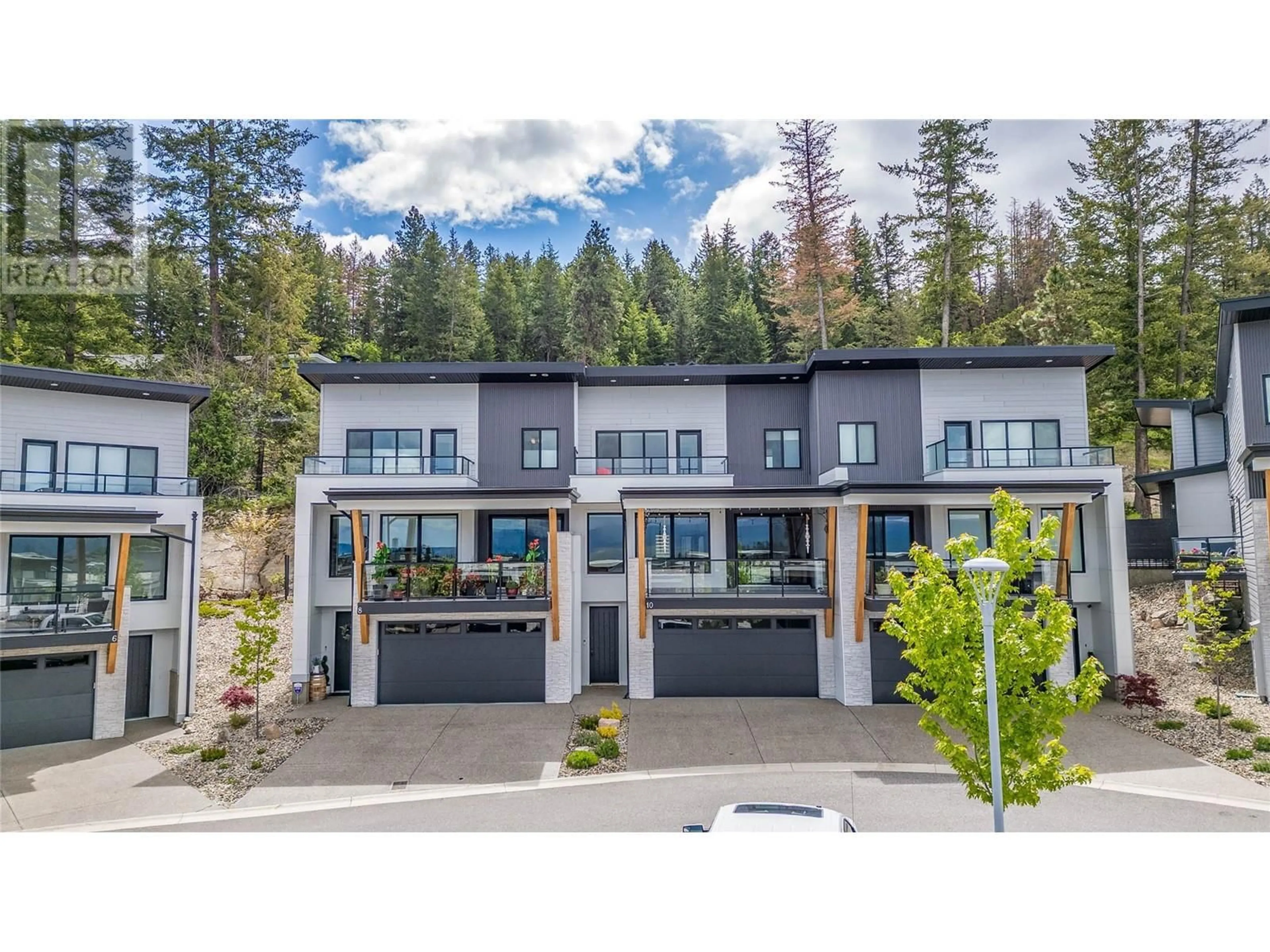 A pic from outside/outdoor area/front of a property/back of a property/a pic from drone, unknown for 10 - 269 DIAMOND WAY, Vernon British Columbia V1H0A2