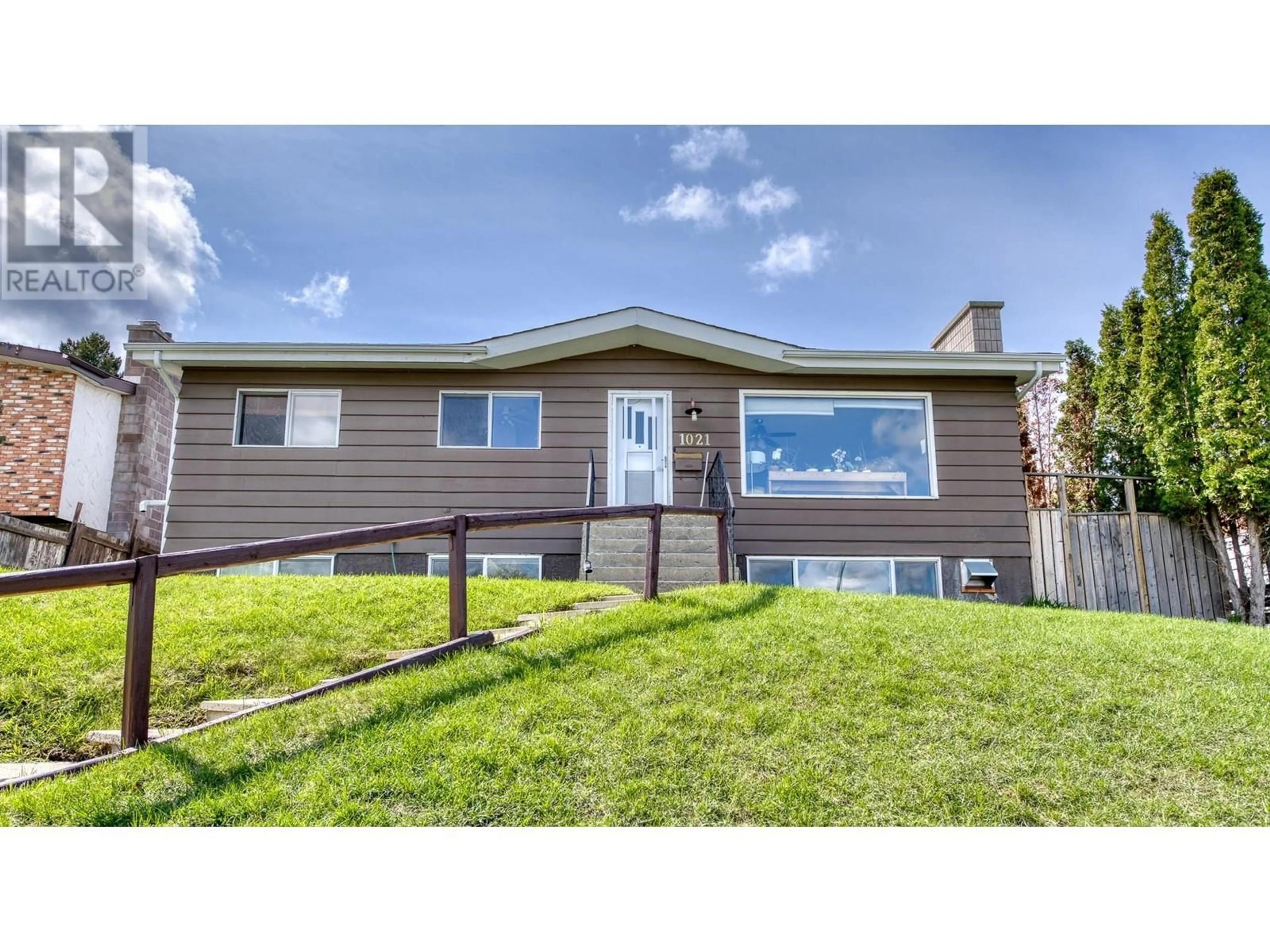Home with vinyl exterior material, street for 1021 13TH STREET SOUTH, Cranbrook British Columbia V1C1X5