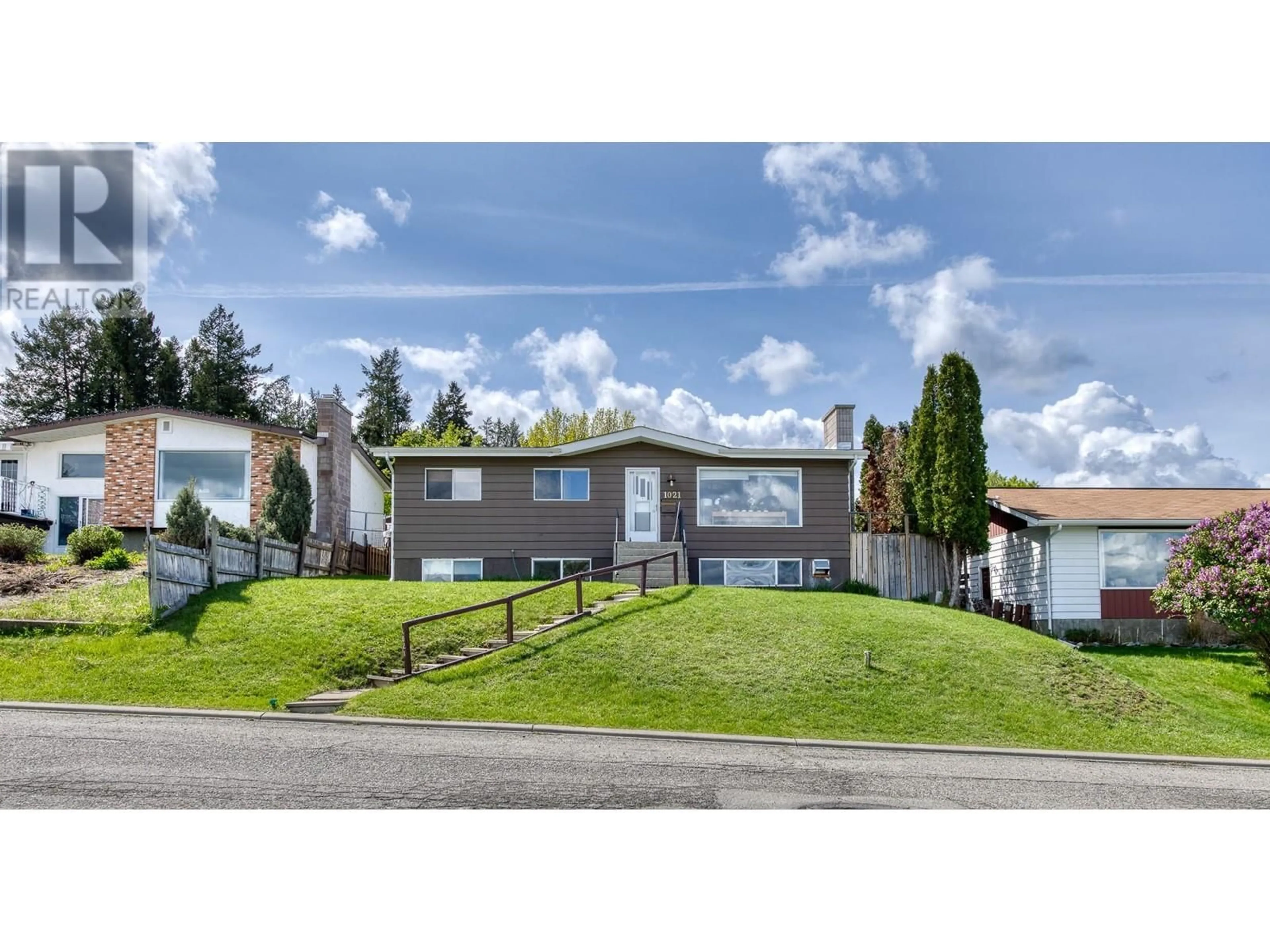 A pic from outside/outdoor area/front of a property/back of a property/a pic from drone, unknown for 1021 13TH STREET SOUTH, Cranbrook British Columbia V1C1X5