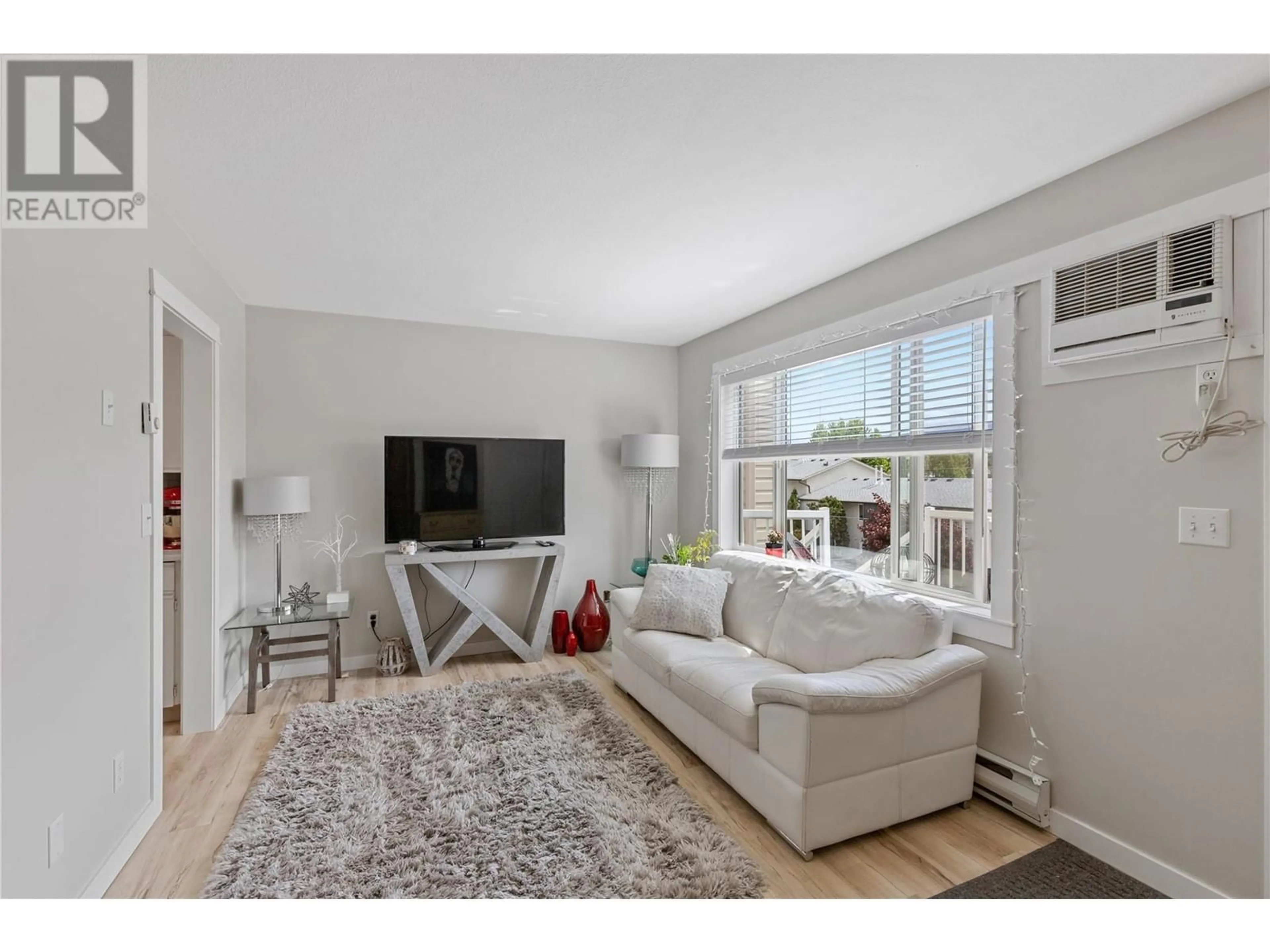 Living room with furniture, unknown for 229 - 4202 ALEXIS PARK DRIVE, Vernon British Columbia V1T5L4