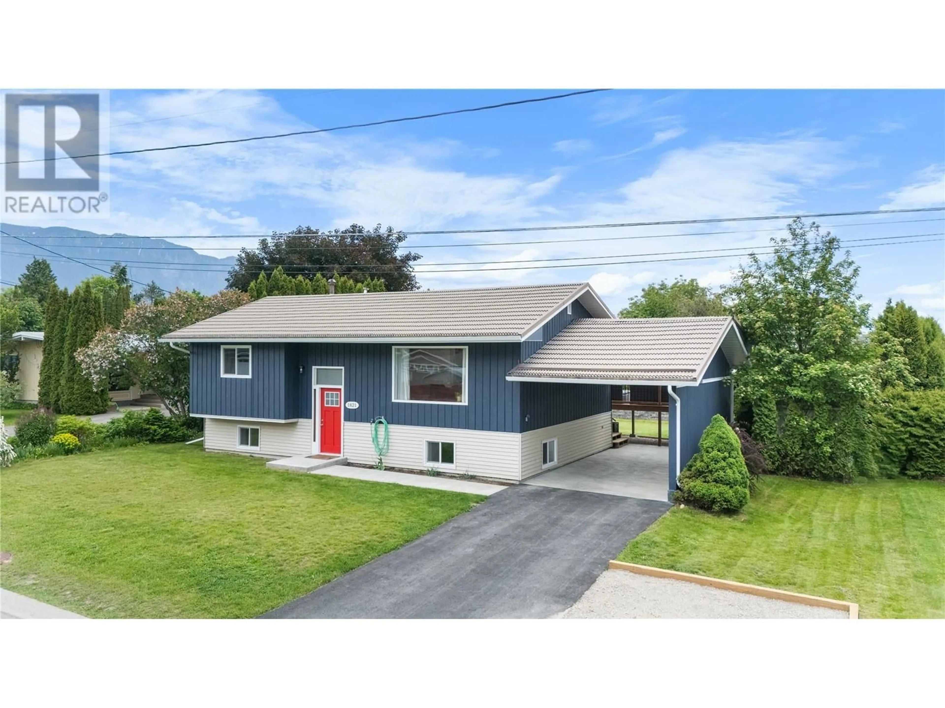 A pic from outside/outdoor area/front of a property/back of a property/a pic from drone, street for 1821 CEDAR STREET, Creston British Columbia V0B1G0