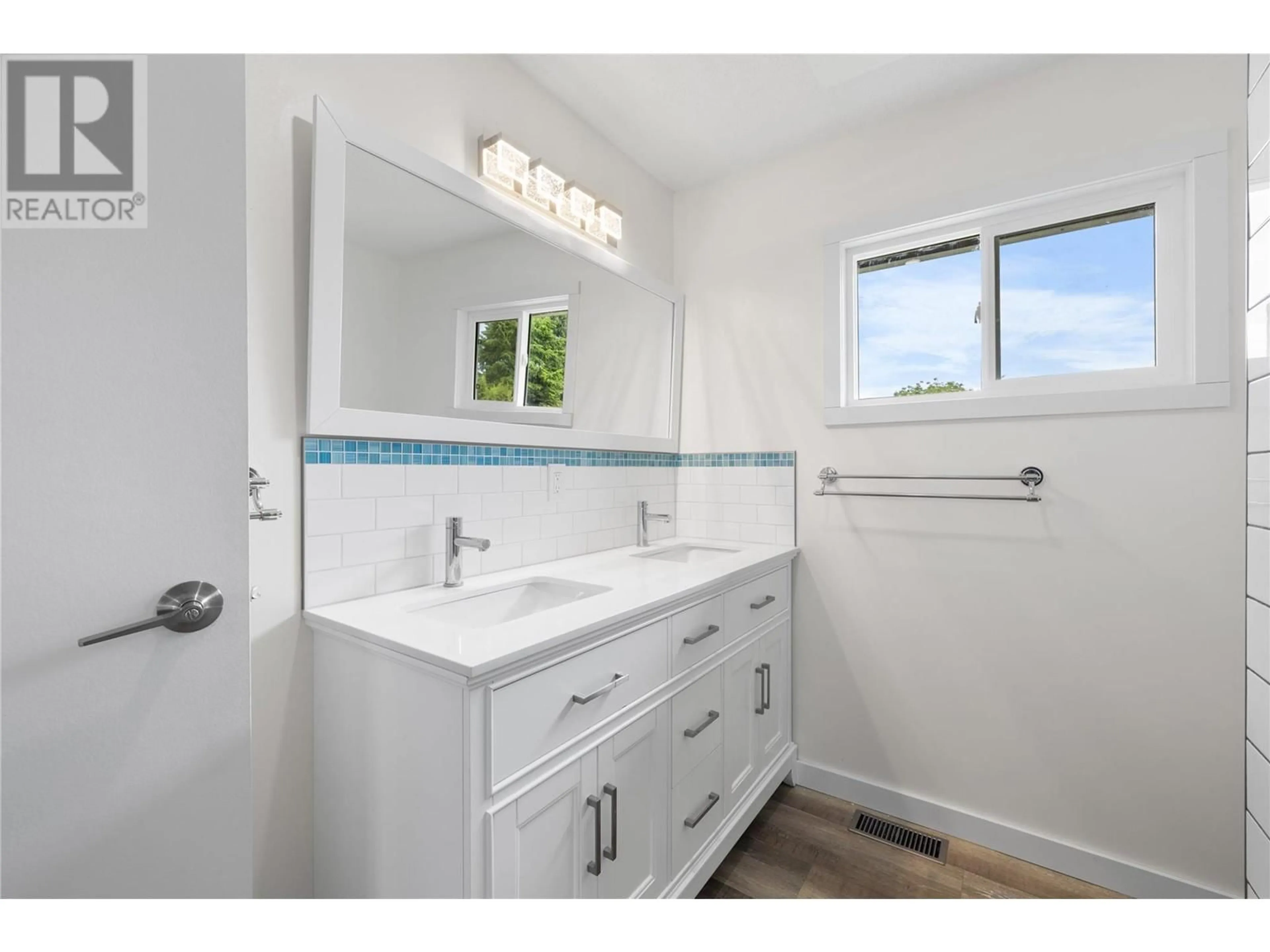 Standard bathroom, ceramic/tile floor for 1821 CEDAR STREET, Creston British Columbia V0B1G0