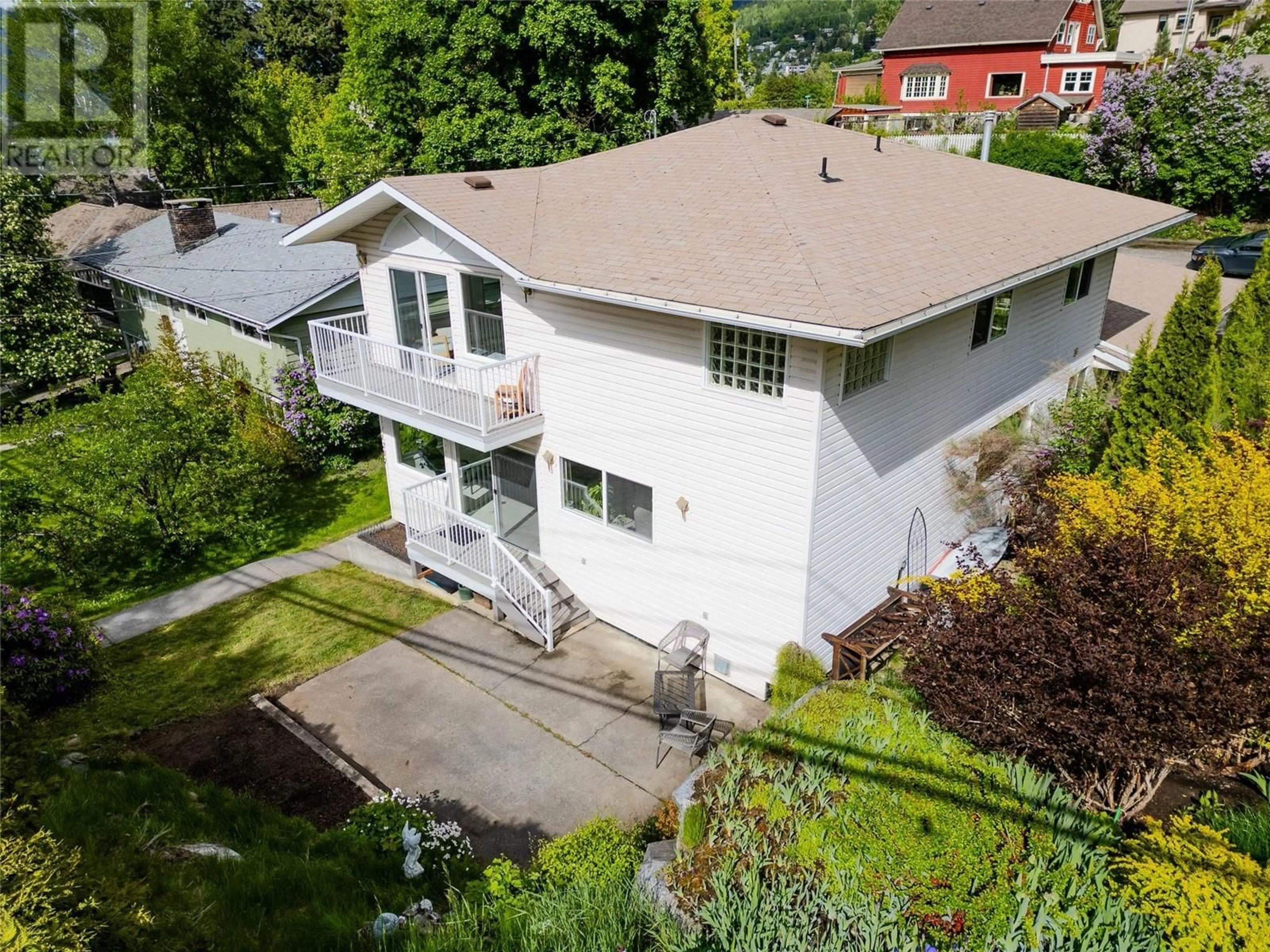 A pic from outside/outdoor area/front of a property/back of a property/a pic from drone, unknown for 1207 MCQUARRIE AVENUE, Nelson British Columbia V1L1B4