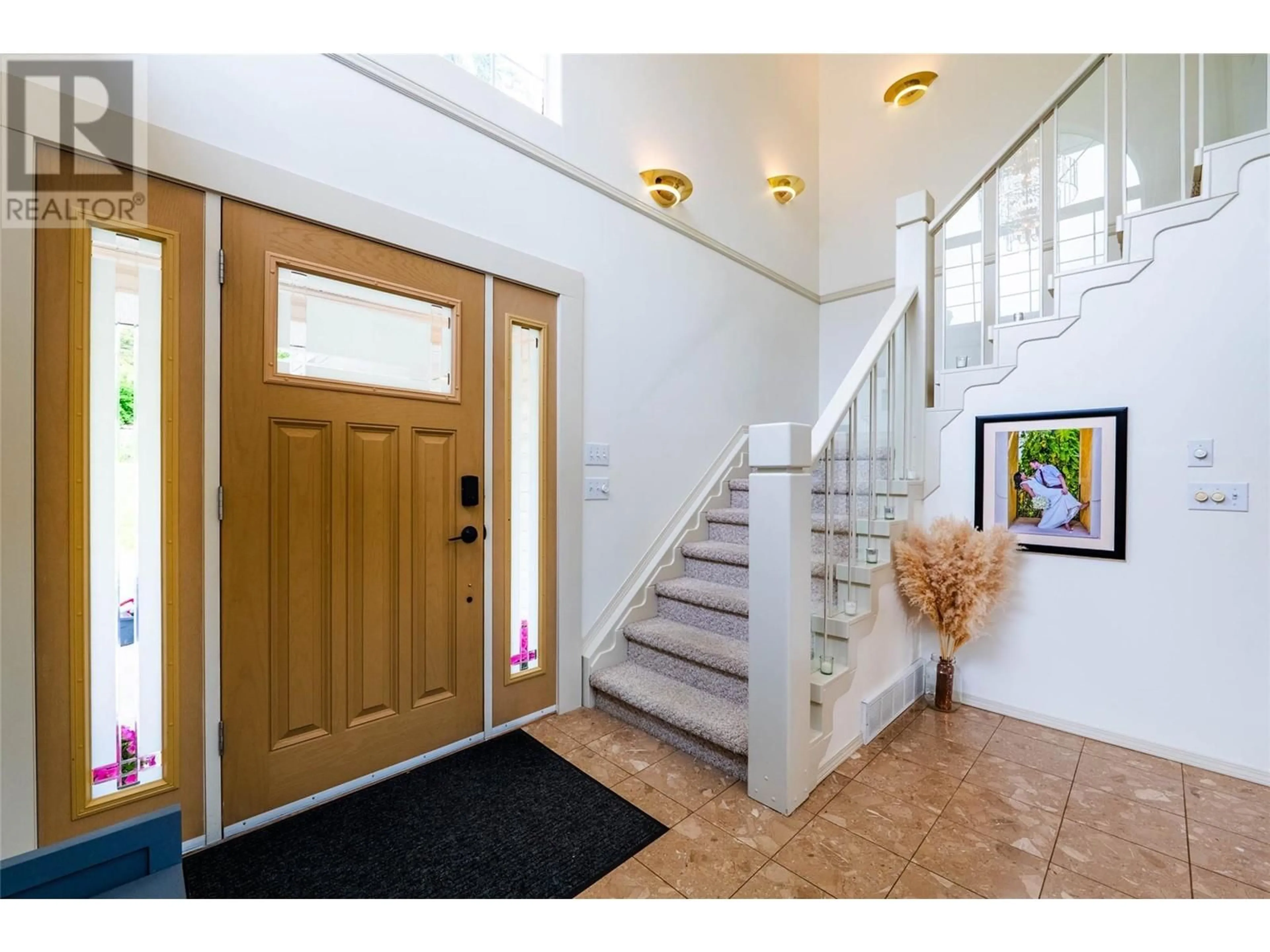 Indoor foyer for 1207 MCQUARRIE AVENUE, Nelson British Columbia V1L1B4