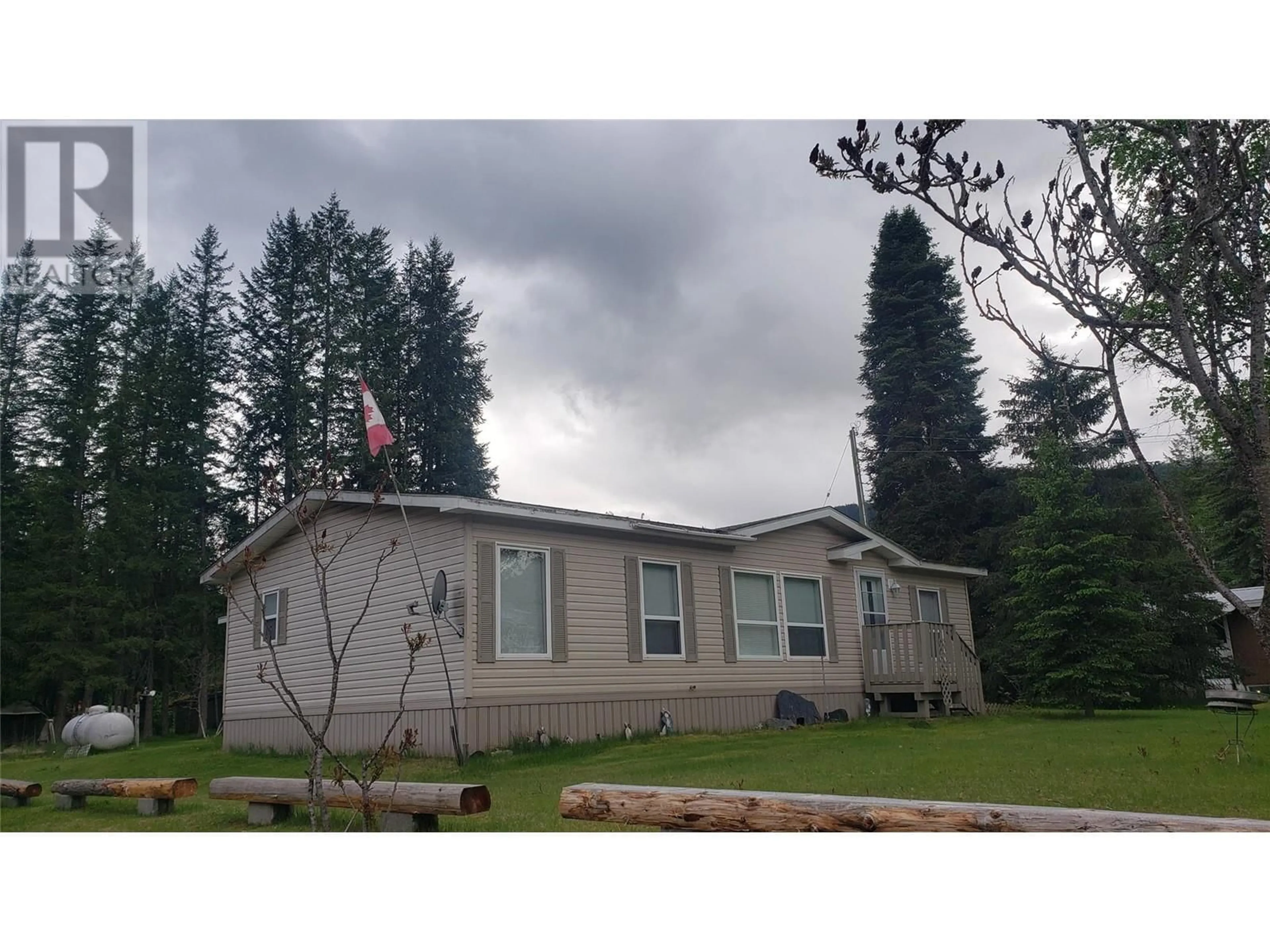 Home with vinyl exterior material, mountain view for 225 GRANBY DRIVE, Edgewood British Columbia V0G1J0