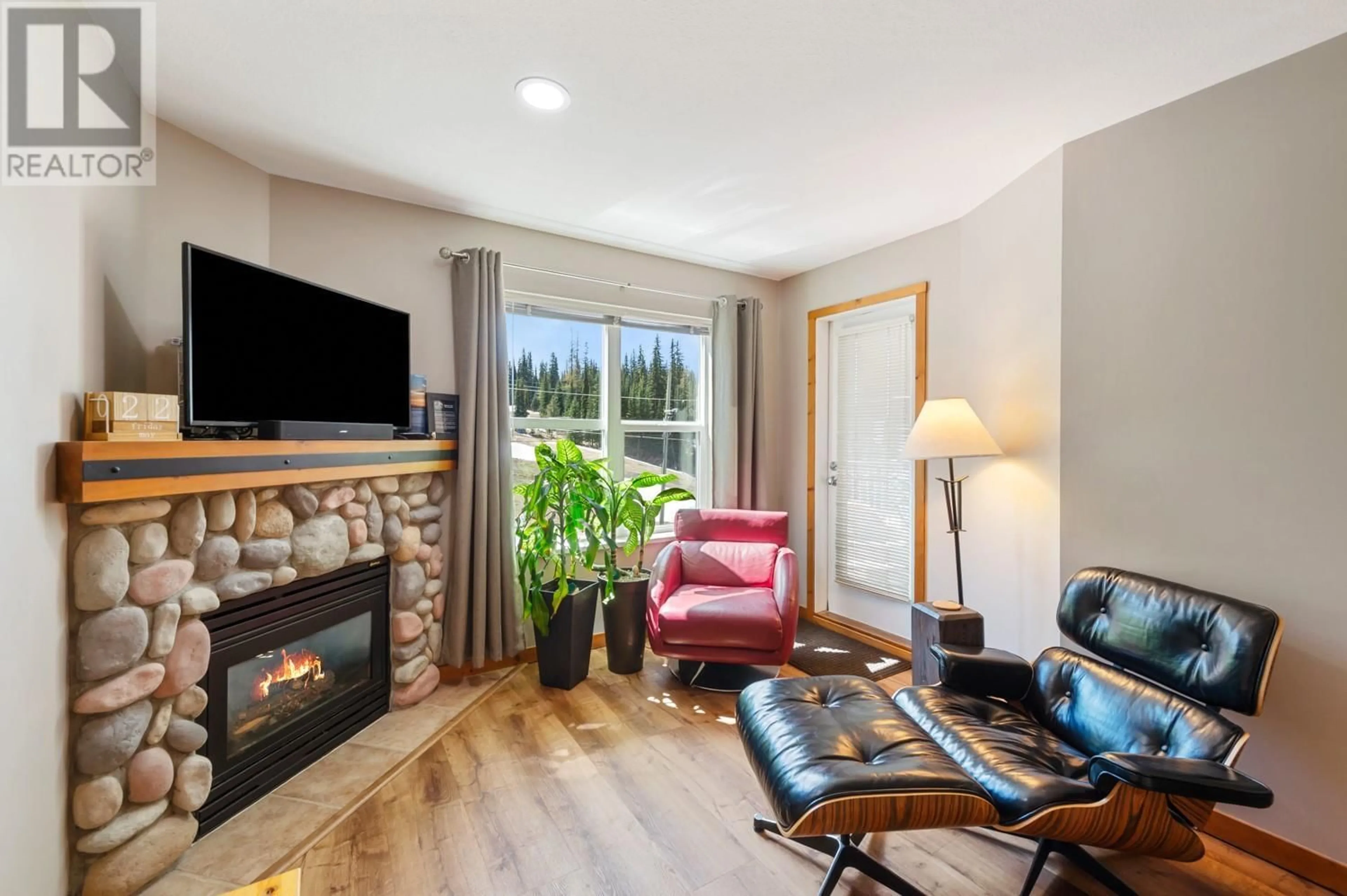 Living room with furniture, unknown for 306 - 9808 SILVER STAR ROAD, Vernon British Columbia V1B3X4