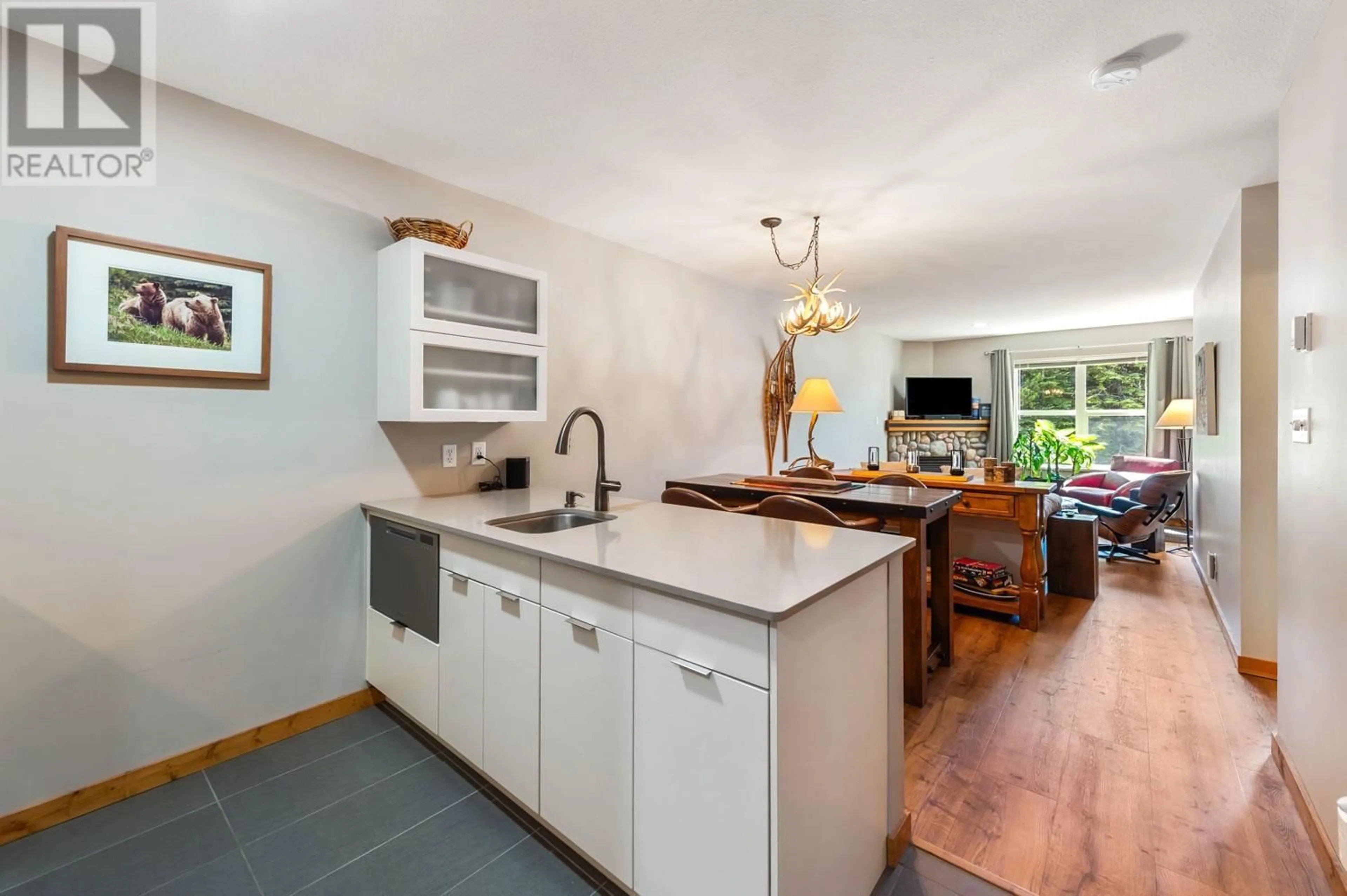 Open concept kitchen, ceramic/tile floor for 306 - 9808 SILVER STAR ROAD, Vernon British Columbia V1B3X4