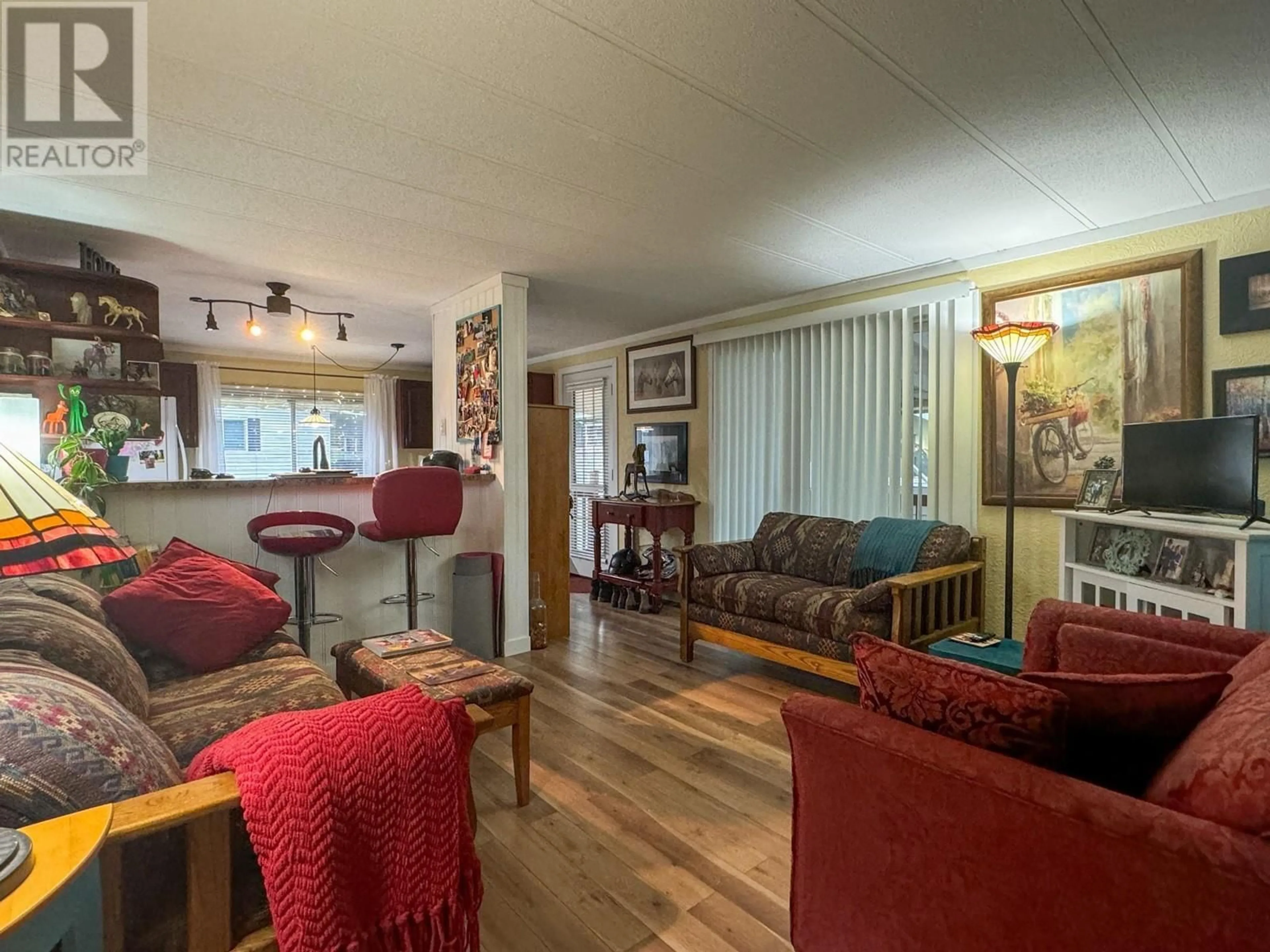 Living room with furniture, wood/laminate floor for 47 - 1929 HIGHWAY 97 S STREET, West Kelowna British Columbia V1Z2Z1