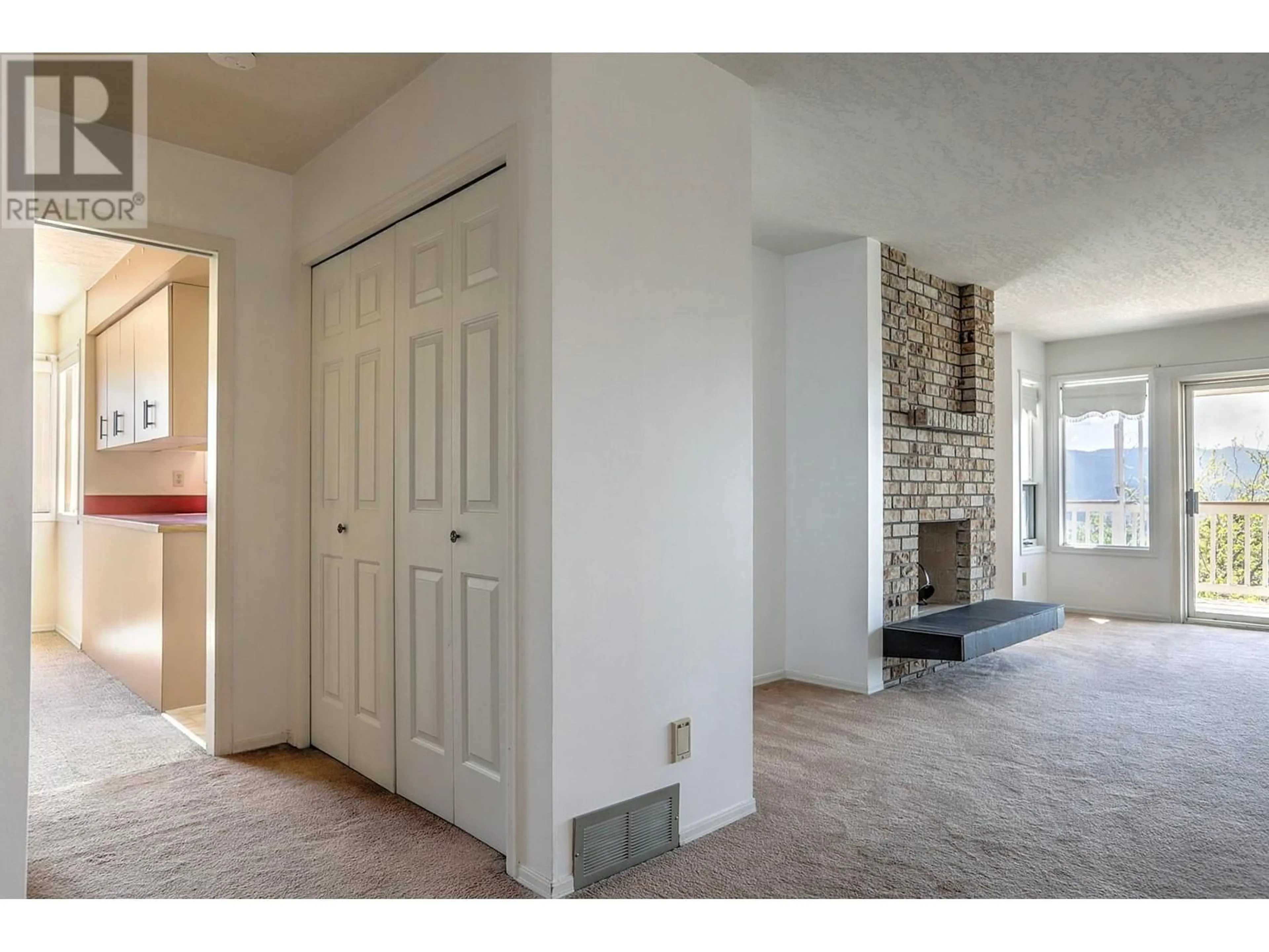 Indoor entryway for 6732 FOOTHILLS DRIVE, Vernon British Columbia V1B2Y2