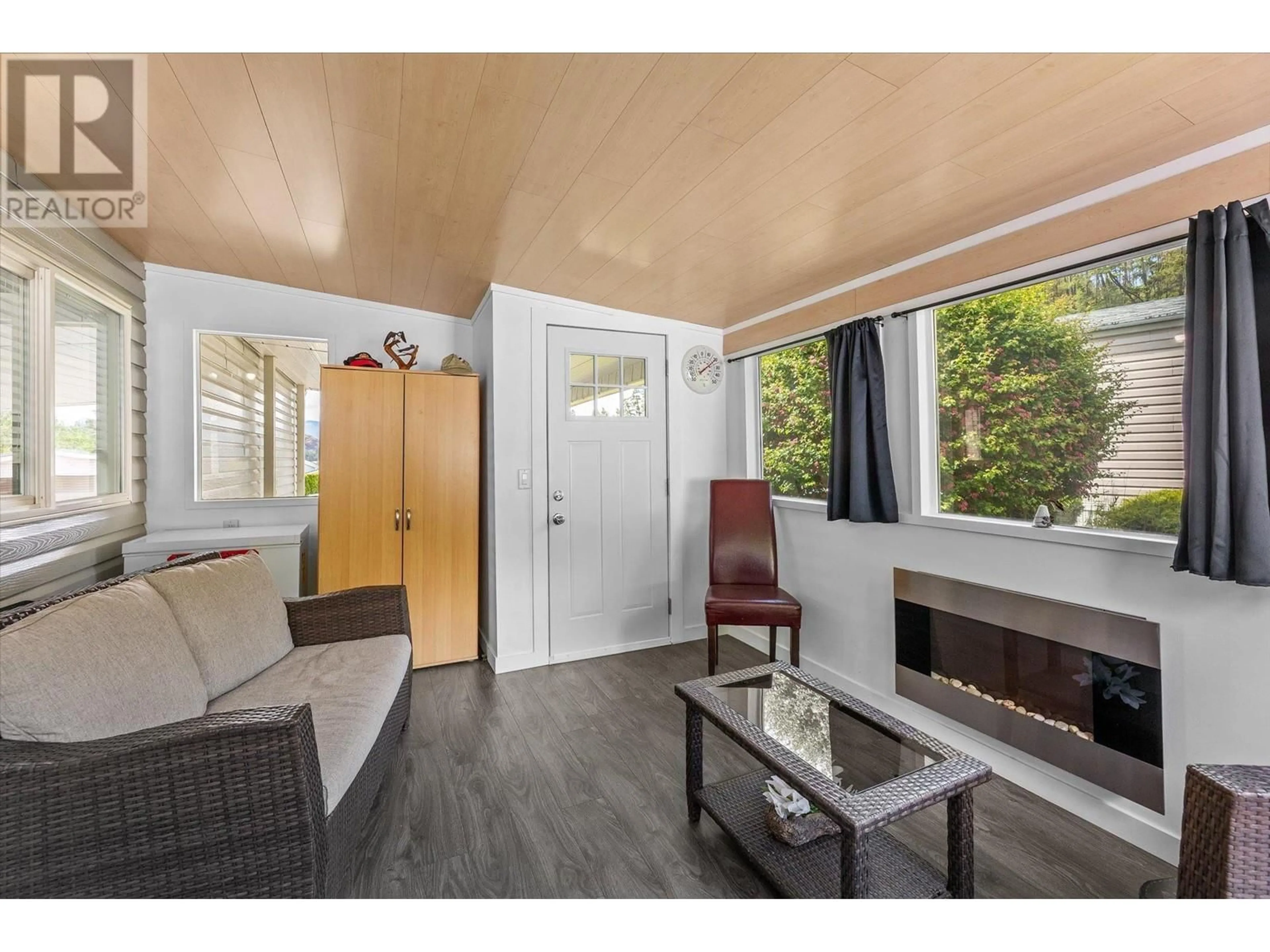 Living room with furniture, wood/laminate floor for 3 - 1850 SHANNON LAKE ROAD, West Kelowna British Columbia V4T1L6
