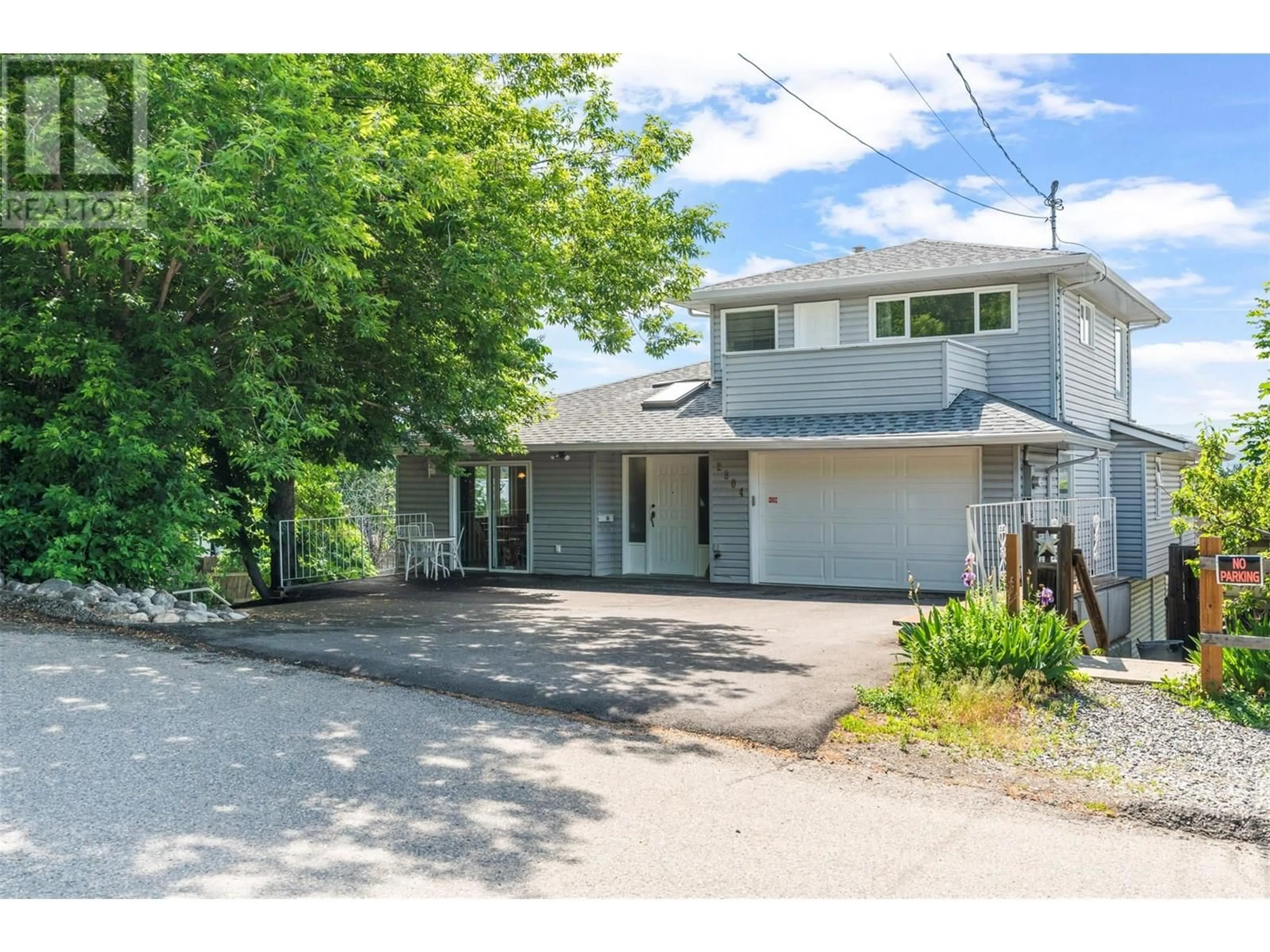 A pic from outside/outdoor area/front of a property/back of a property/a pic from drone, street for 2804 25 STREET, Vernon British Columbia V1T4P9