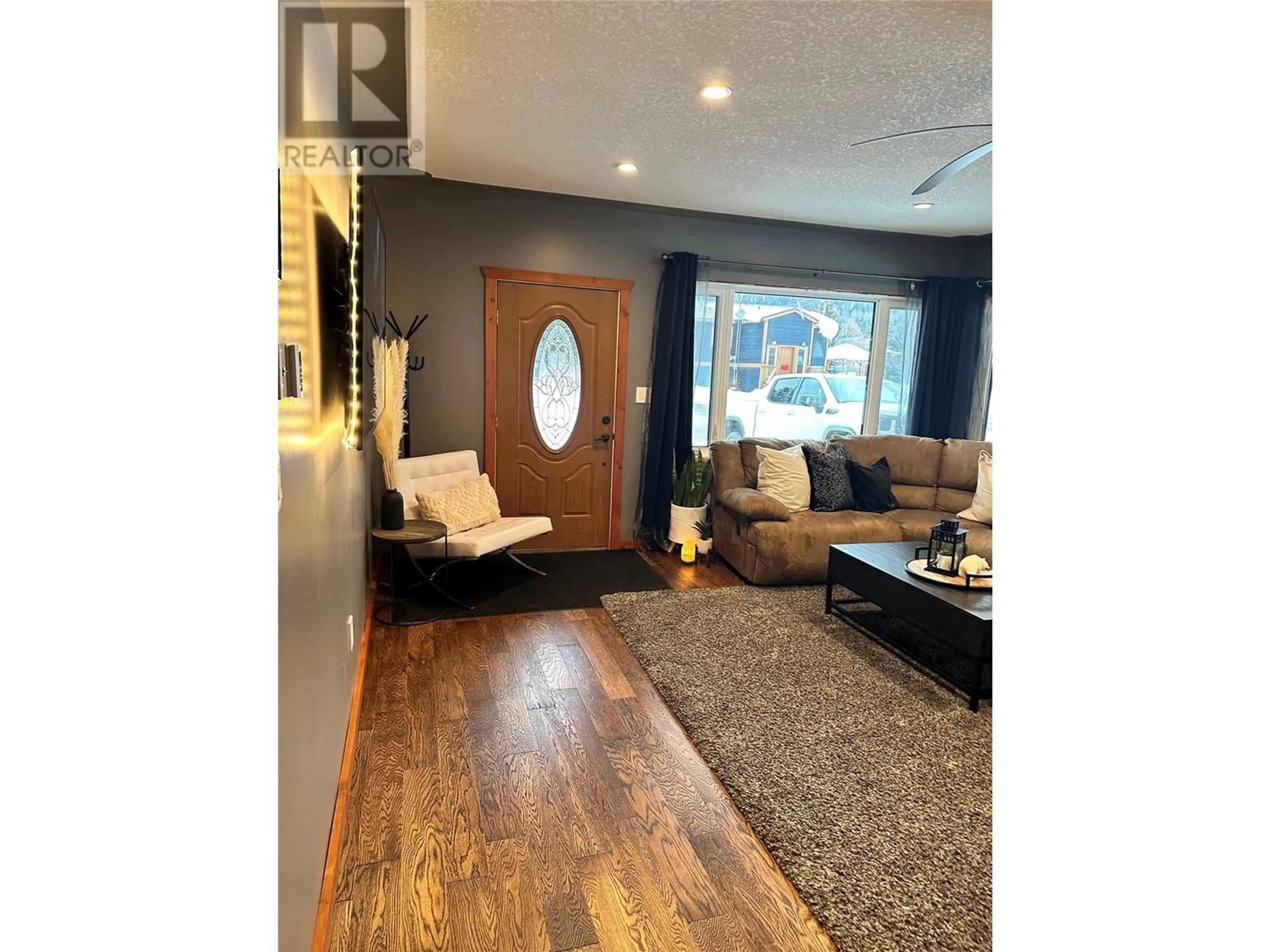 Living room with furniture, wood/laminate floor for 562 6TH AVENUE, Fernie British Columbia V0B1M0