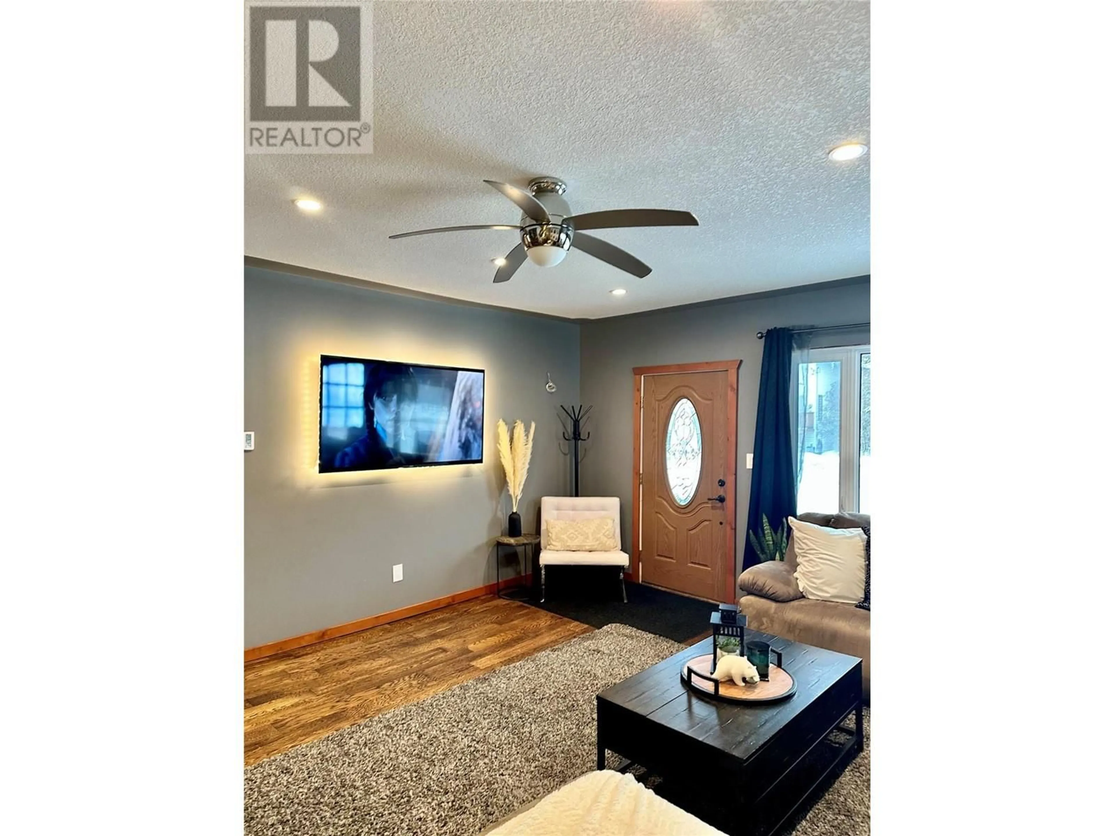 Living room with furniture, wood/laminate floor for 562 6TH AVENUE, Fernie British Columbia V0B1M0