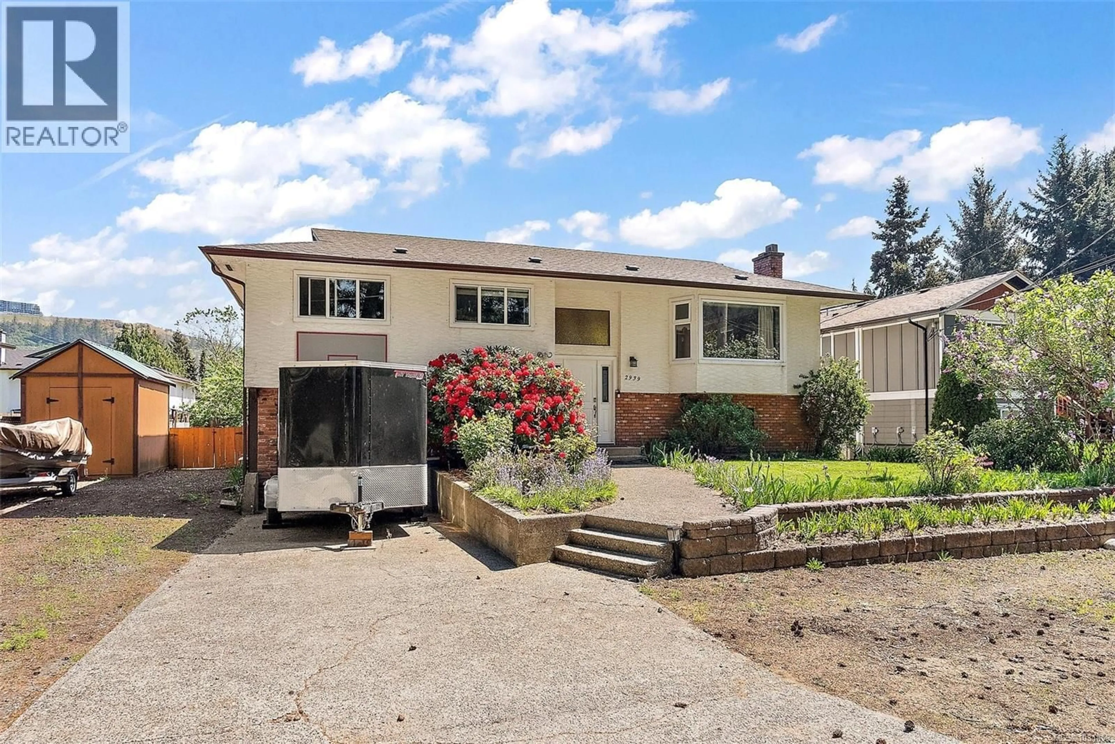 Home with vinyl exterior material, street for 2939 HUMPBACK ROAD, Langford British Columbia V9B5Y9